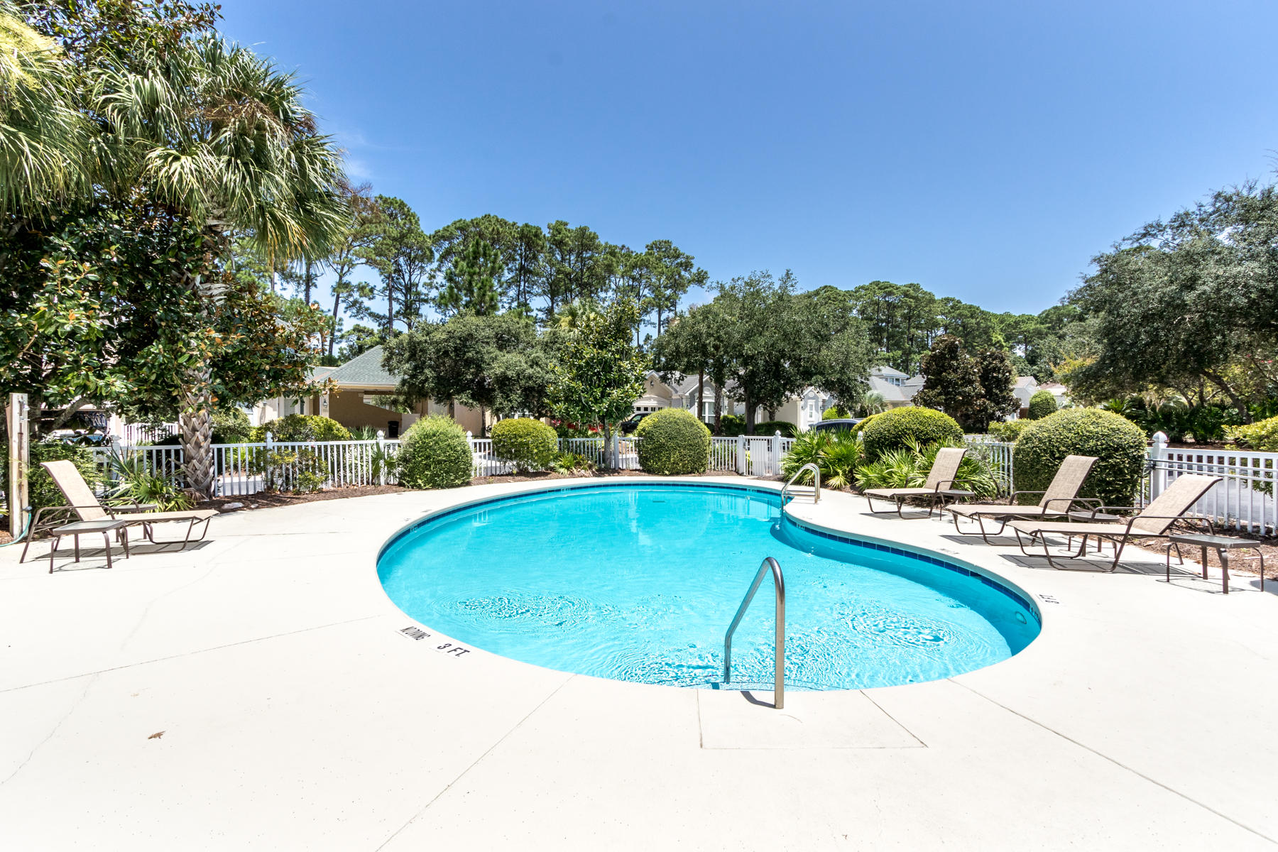 FAIRWAY VILLAS - Residential