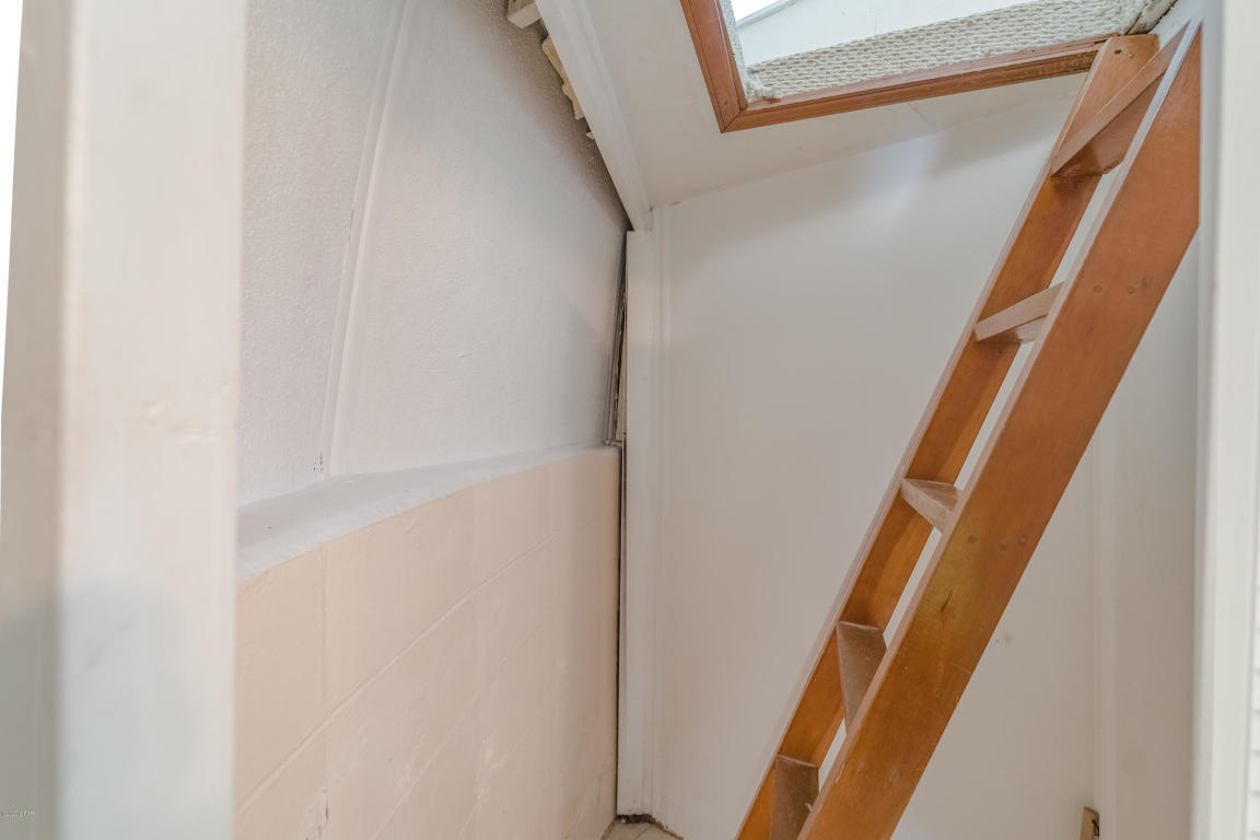 LAGUNA BEACH ESTATES 9TH ADDN - Residential