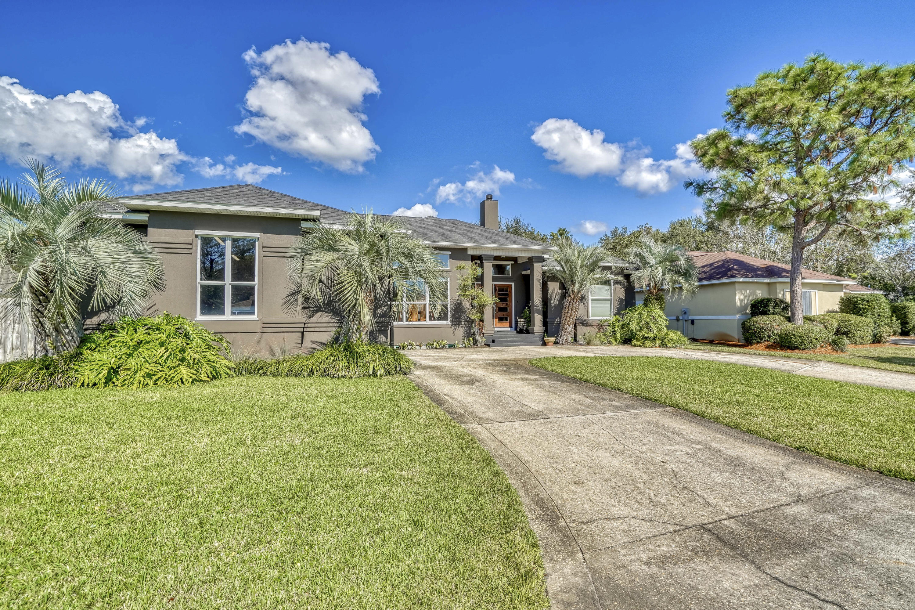 RIVIERA BEACH - Residential