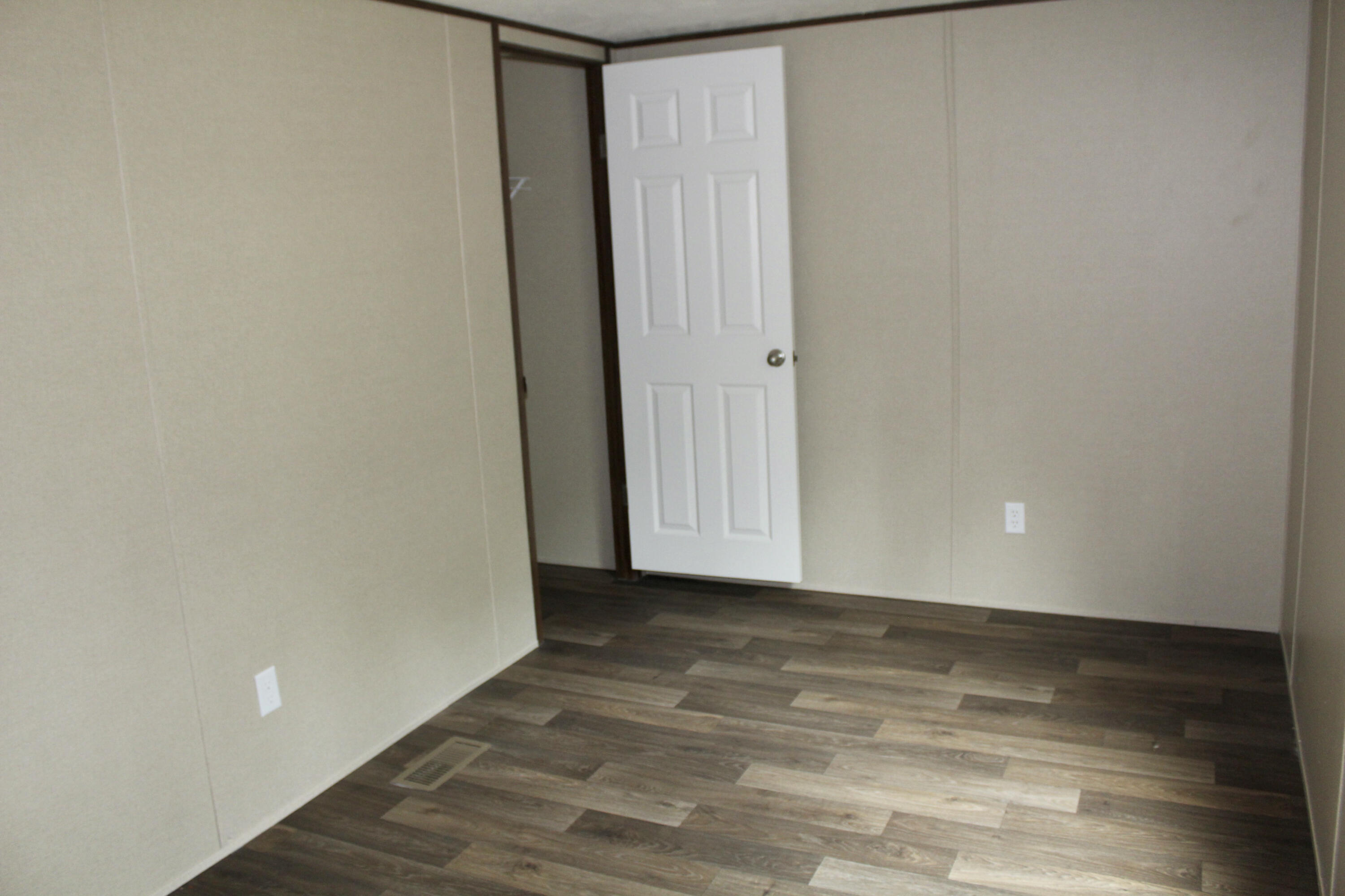 OAKWOOD LAKES ESTATES - Residential