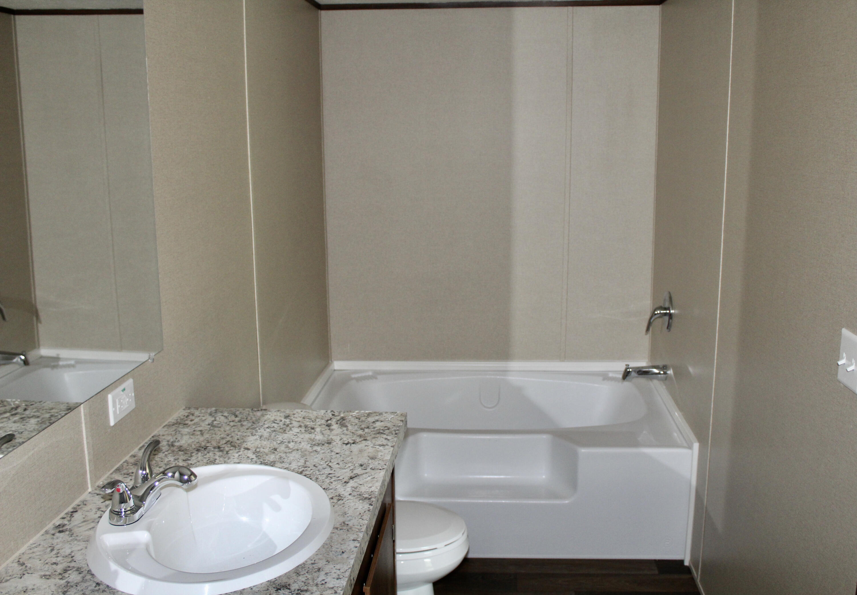 OAKWOOD LAKES ESTATES - Residential