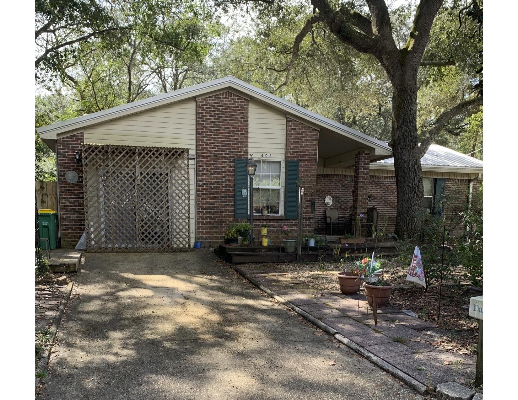 Here's your opportunity to buy in Niceville at an affordable price and make it your own! A little COSMETIC sweat equity will go along way with this one! Conveniently located in the heart of Niceville close to amazing schools, Eglin, Duke, Hurlburt and a stones throw away to our pristine sugary sand beaches. New HVAC/AC in 2020! water heater 2017, and a low maintenance medal roof! Hurry before she's gone! House is an estate as being sold 'as is. More pics coming soon!