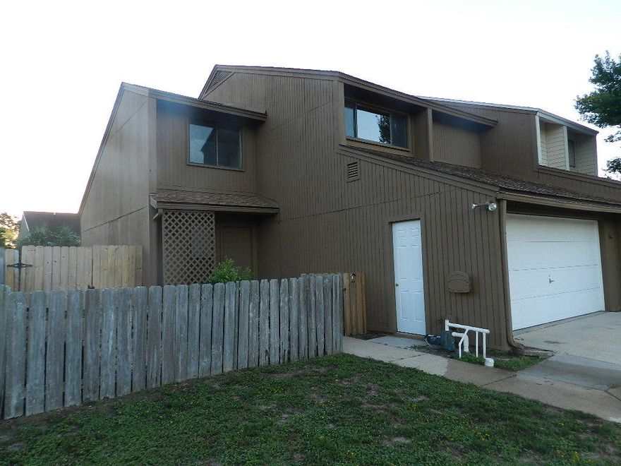 This is a very nice 2 bedroom, 2.5 bath patio home that features, fresh paint inside and out, new stainless steel appliances and new carpet. Downstairs has a living room with brick fireplace, kitchen, dining area and half bath. Upstairs, there are the two bedrooms each with their own bathrooms. Bonus loft room could be an extra bedroom, office or play room. The back yard is privacy fenced with lots of outdoor space for entertaining or just relaxing. Close to shopping, restaurants and entertainment.