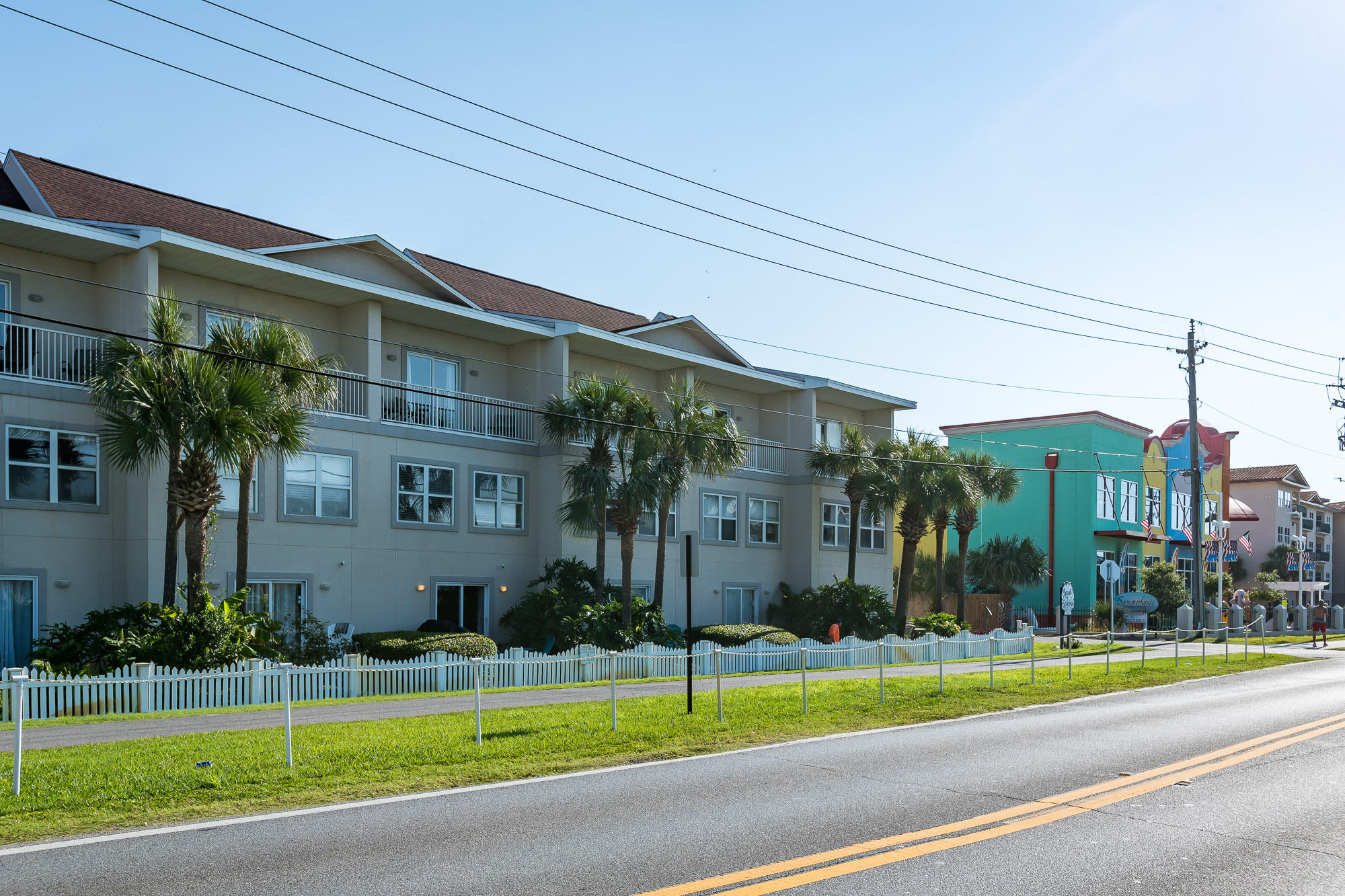 Royal Seaesta - Residential