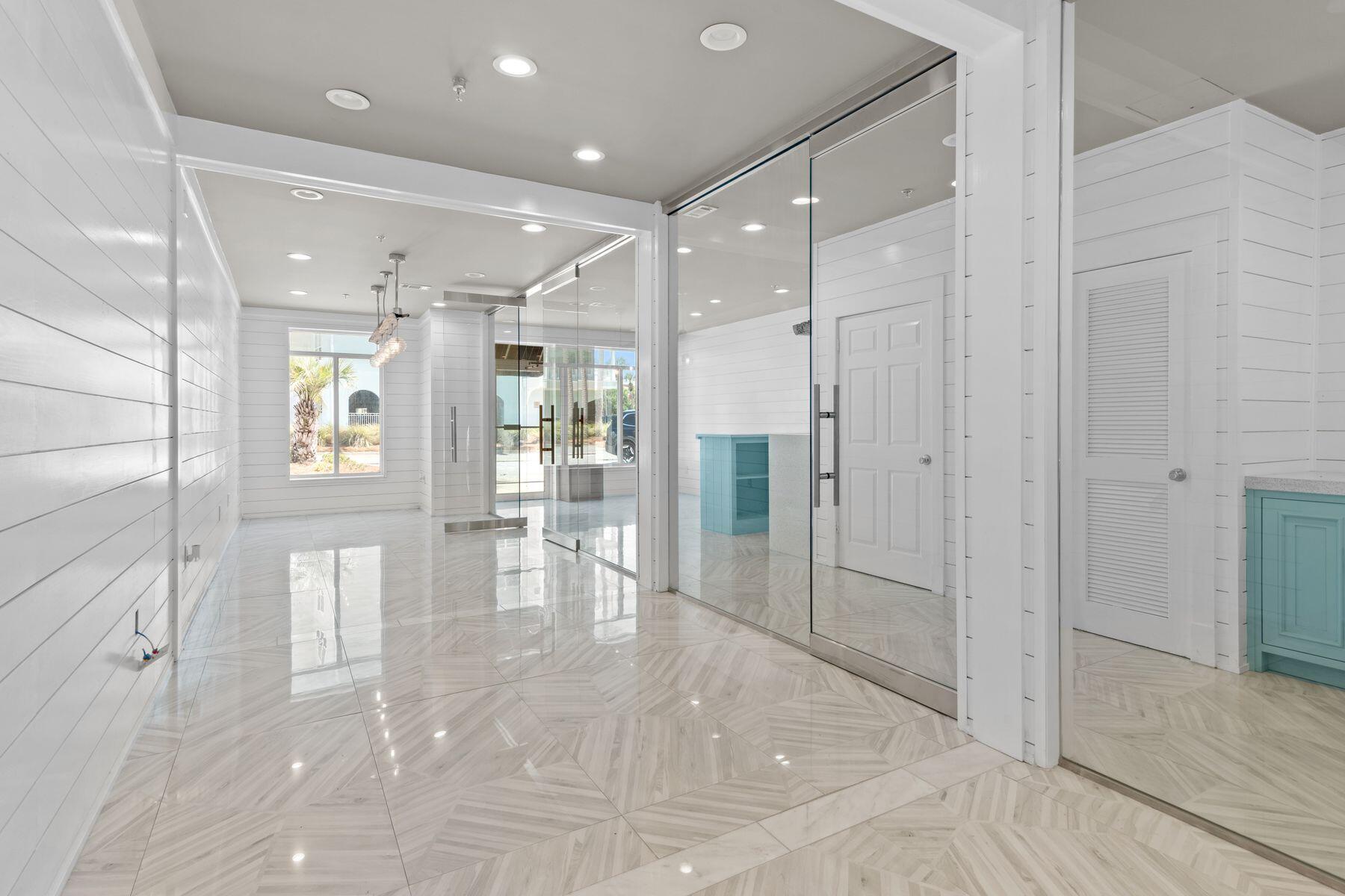 GULF PLACE COURTYARD - Residential