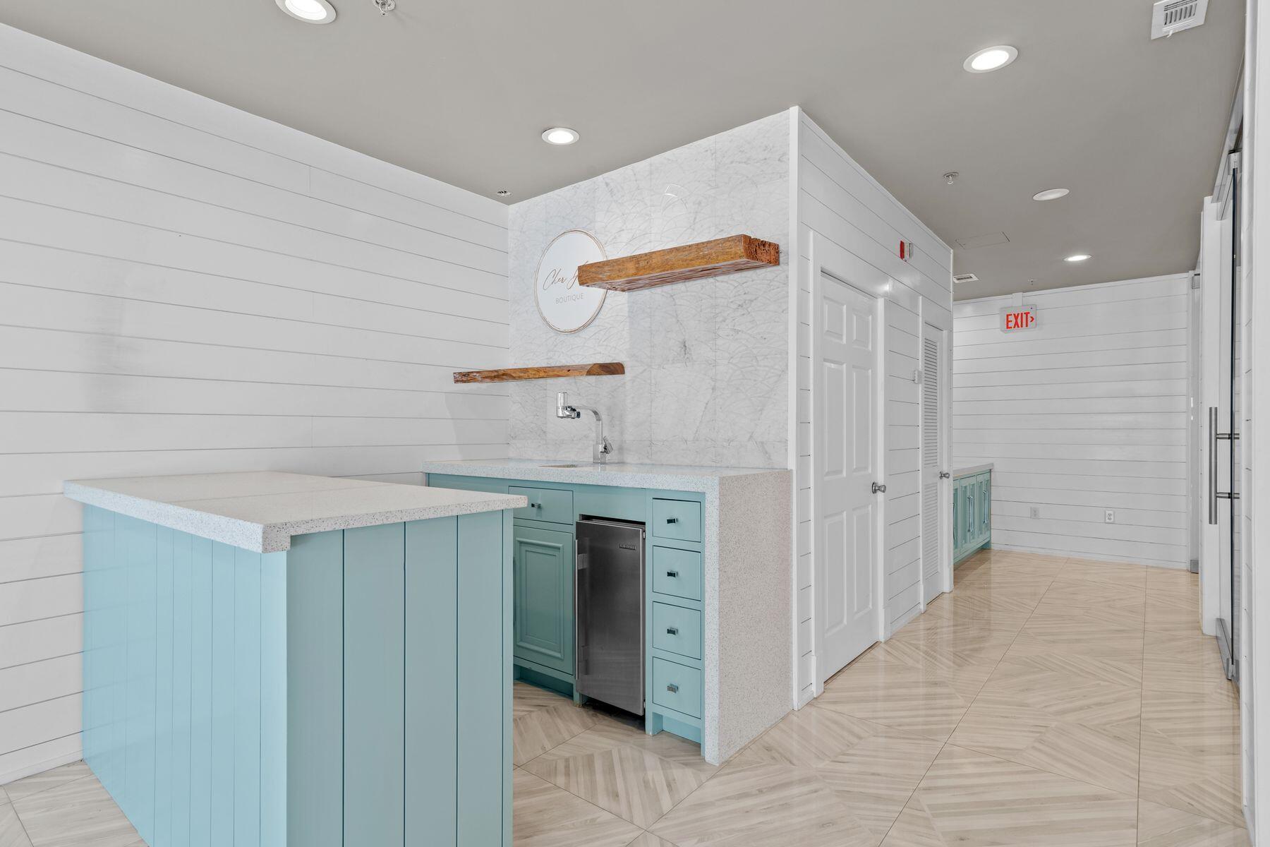 GULF PLACE COURTYARD - Residential