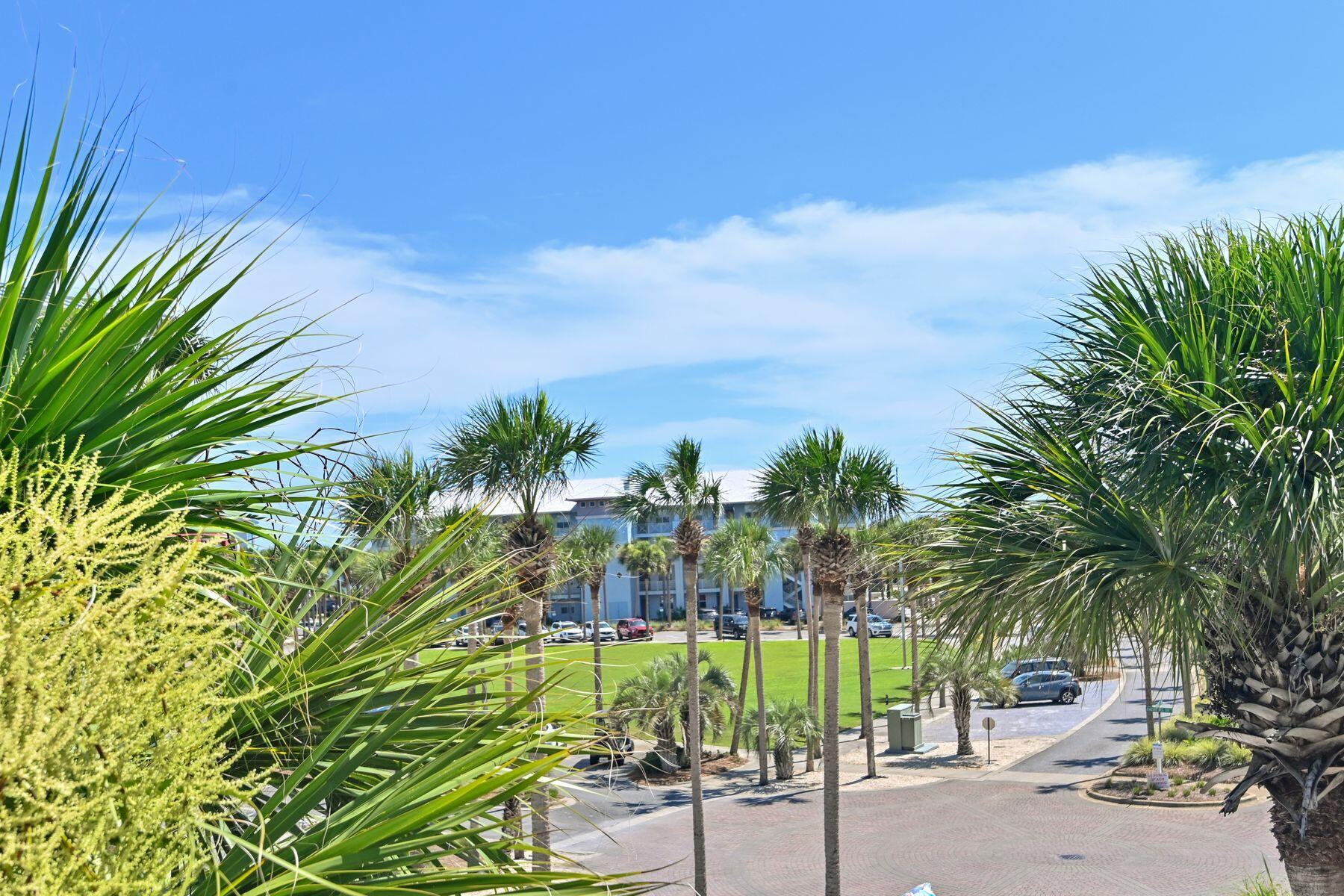 GULF PLACE COURTYARD - Residential