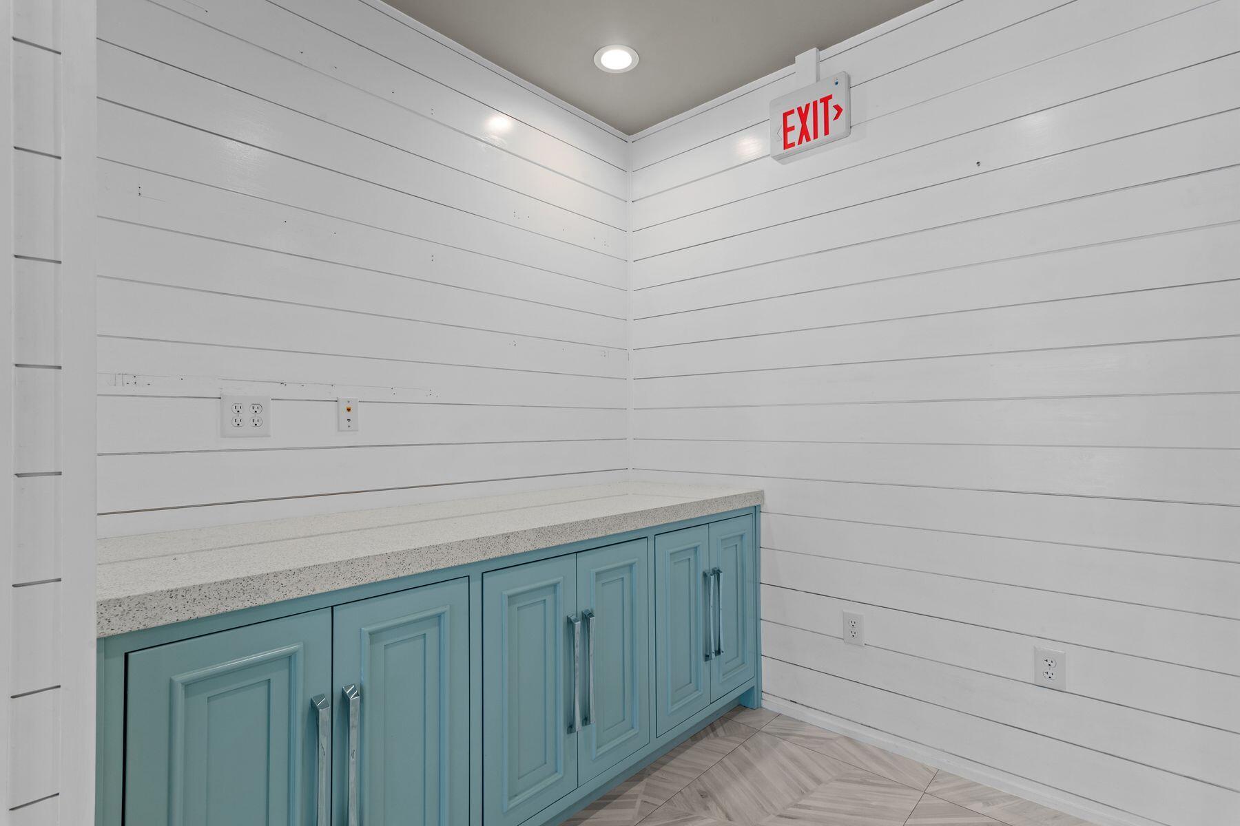 GULF PLACE COURTYARD - Residential