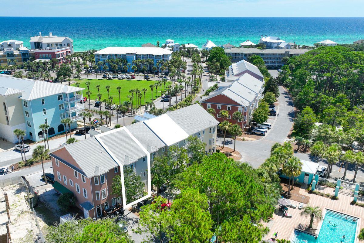 GULF PLACE COURTYARD - Residential