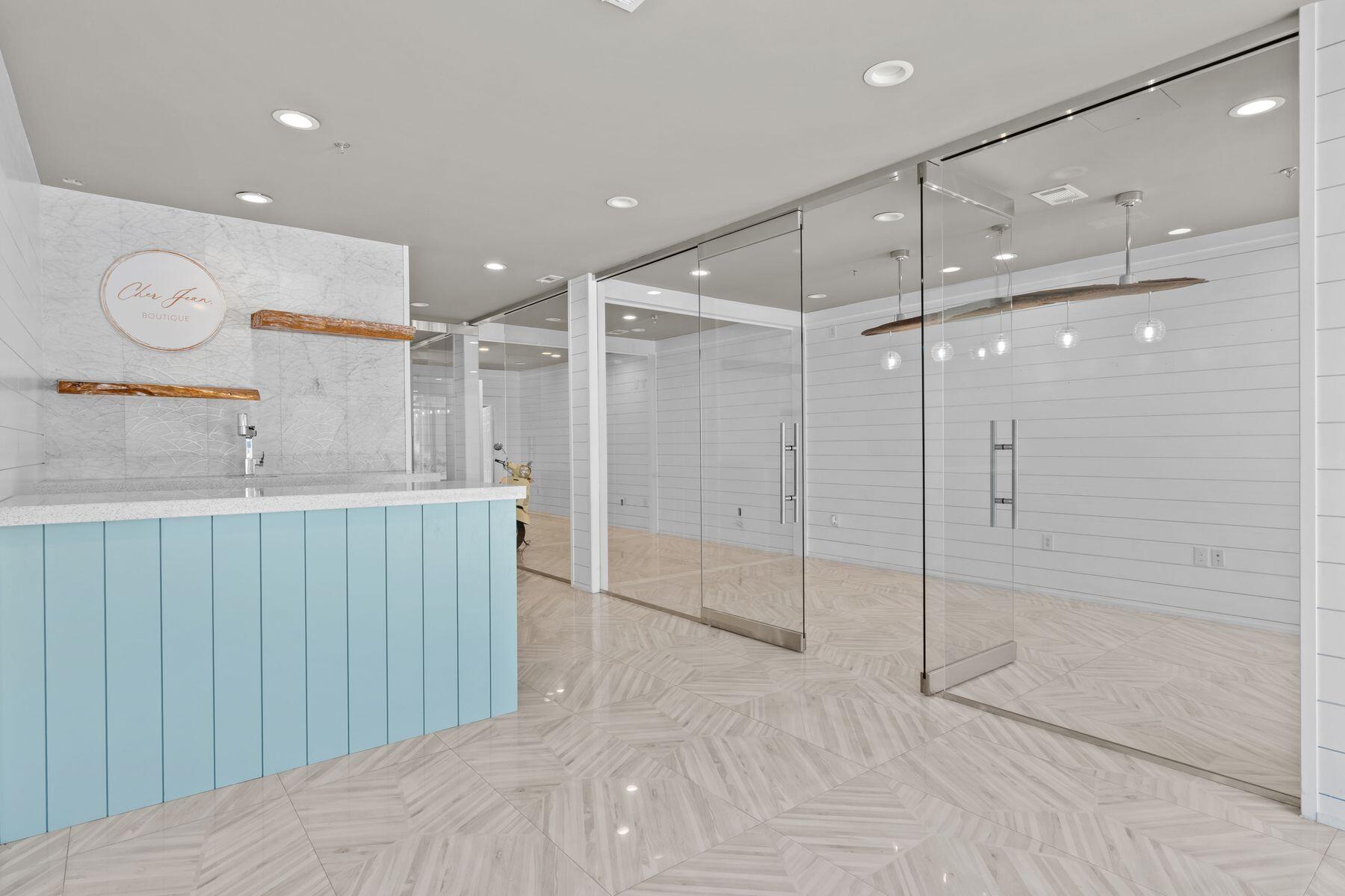 GULF PLACE COURTYARD - Residential