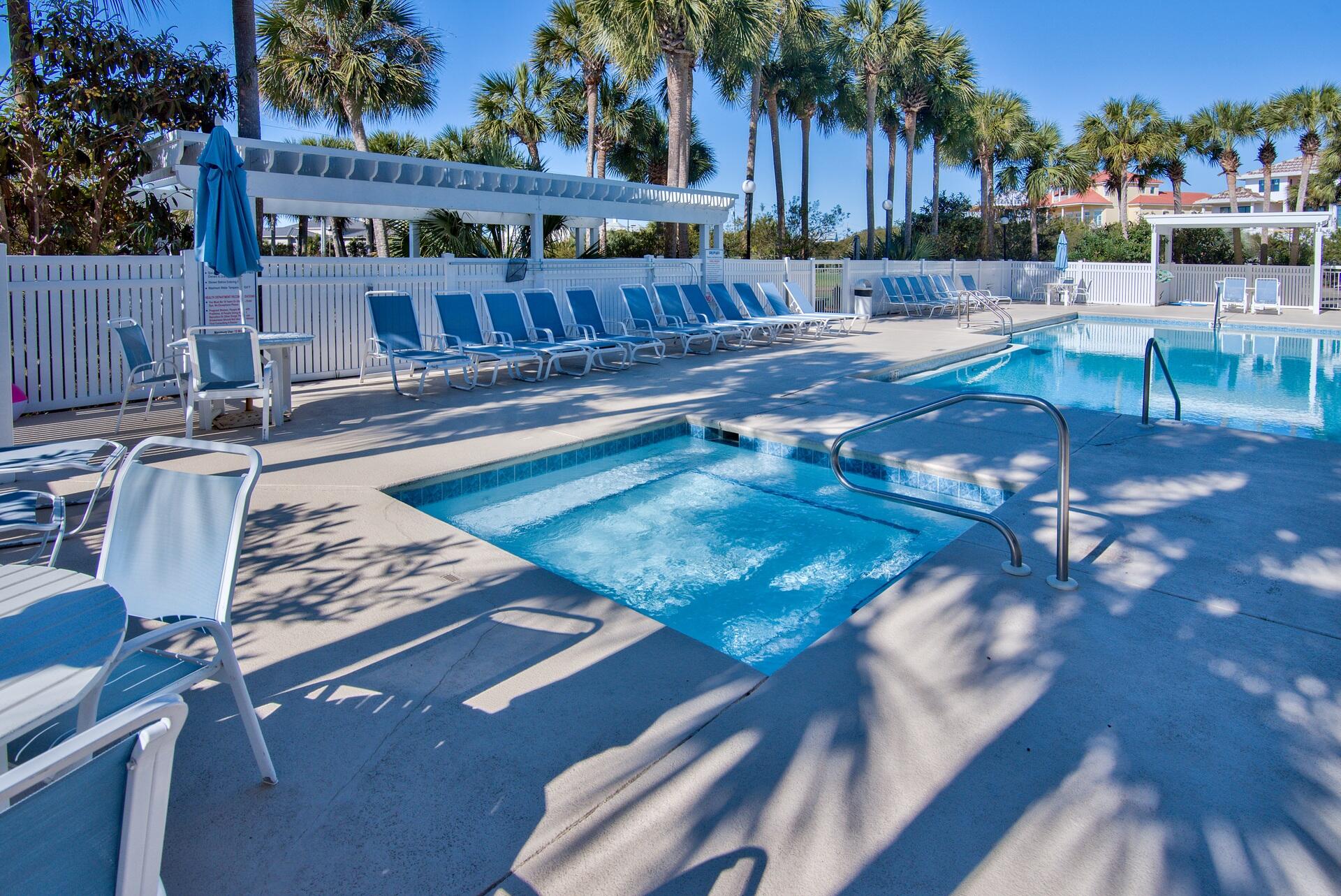 GULF PLACE COURTYARD - Residential