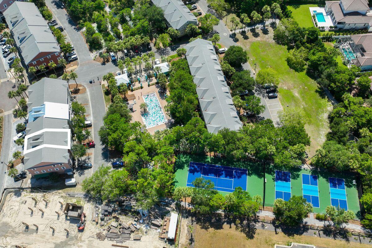 GULF PLACE COURTYARD - Residential