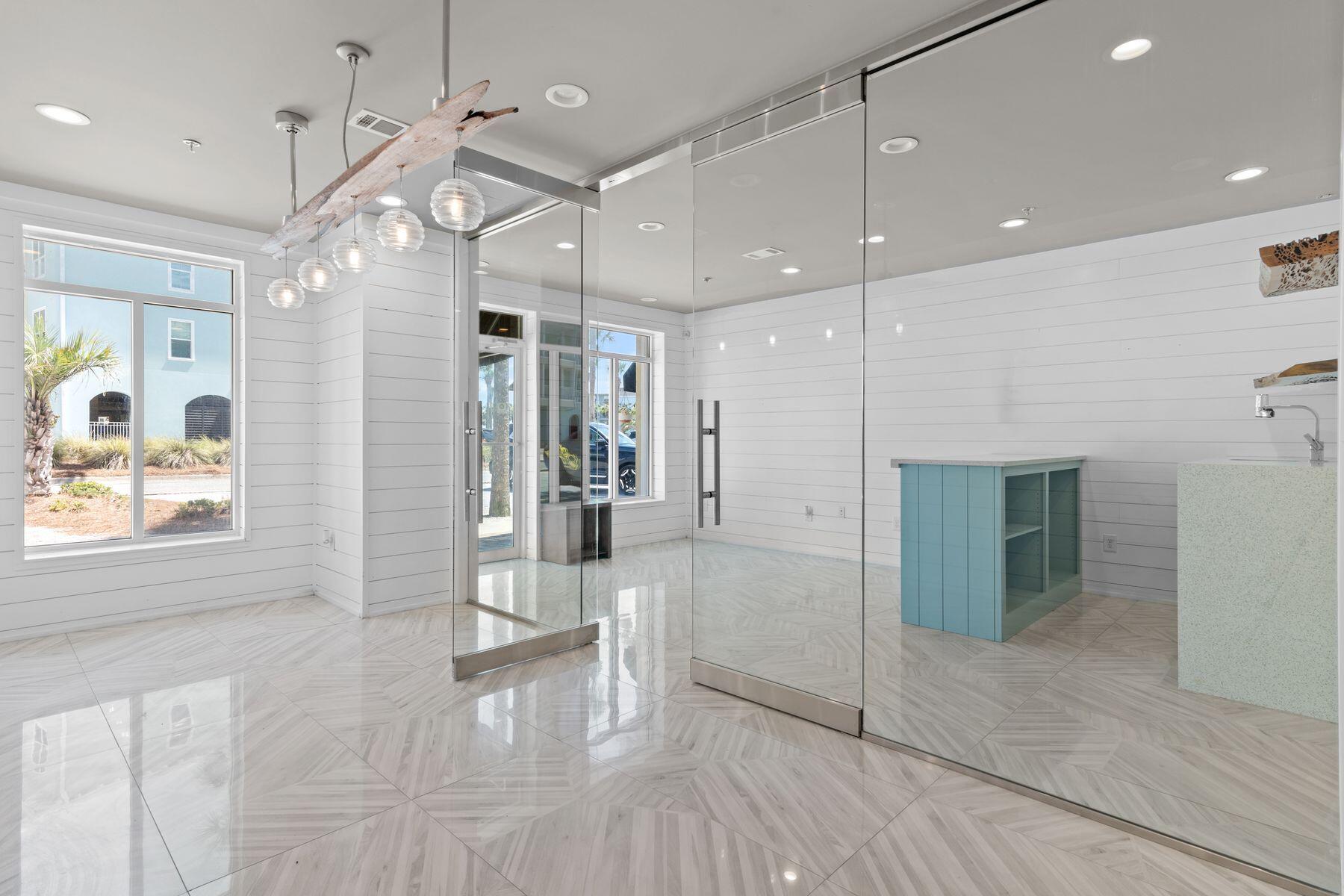GULF PLACE COURTYARD - Residential