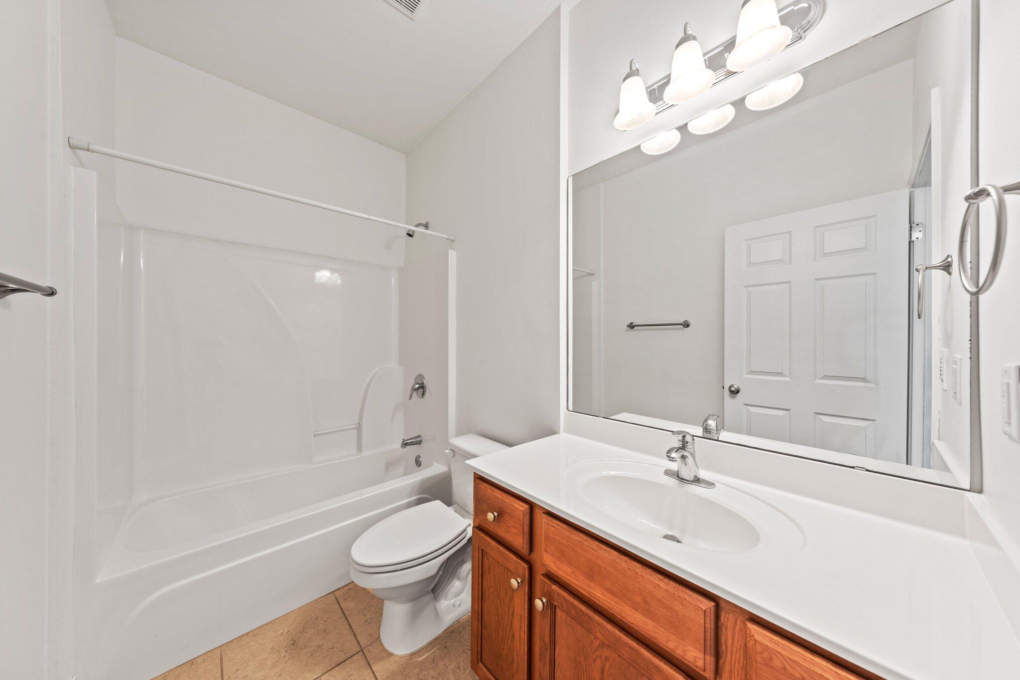 VALPARAISO PINECREST 6 - Residential Lease