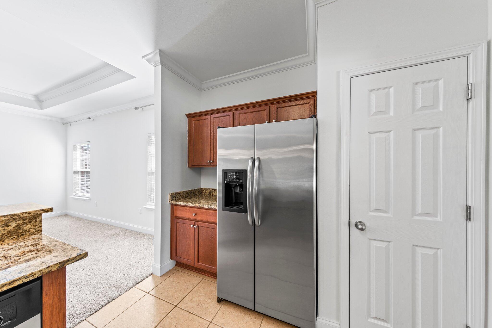 VALPARAISO PINECREST 6 - Residential Lease