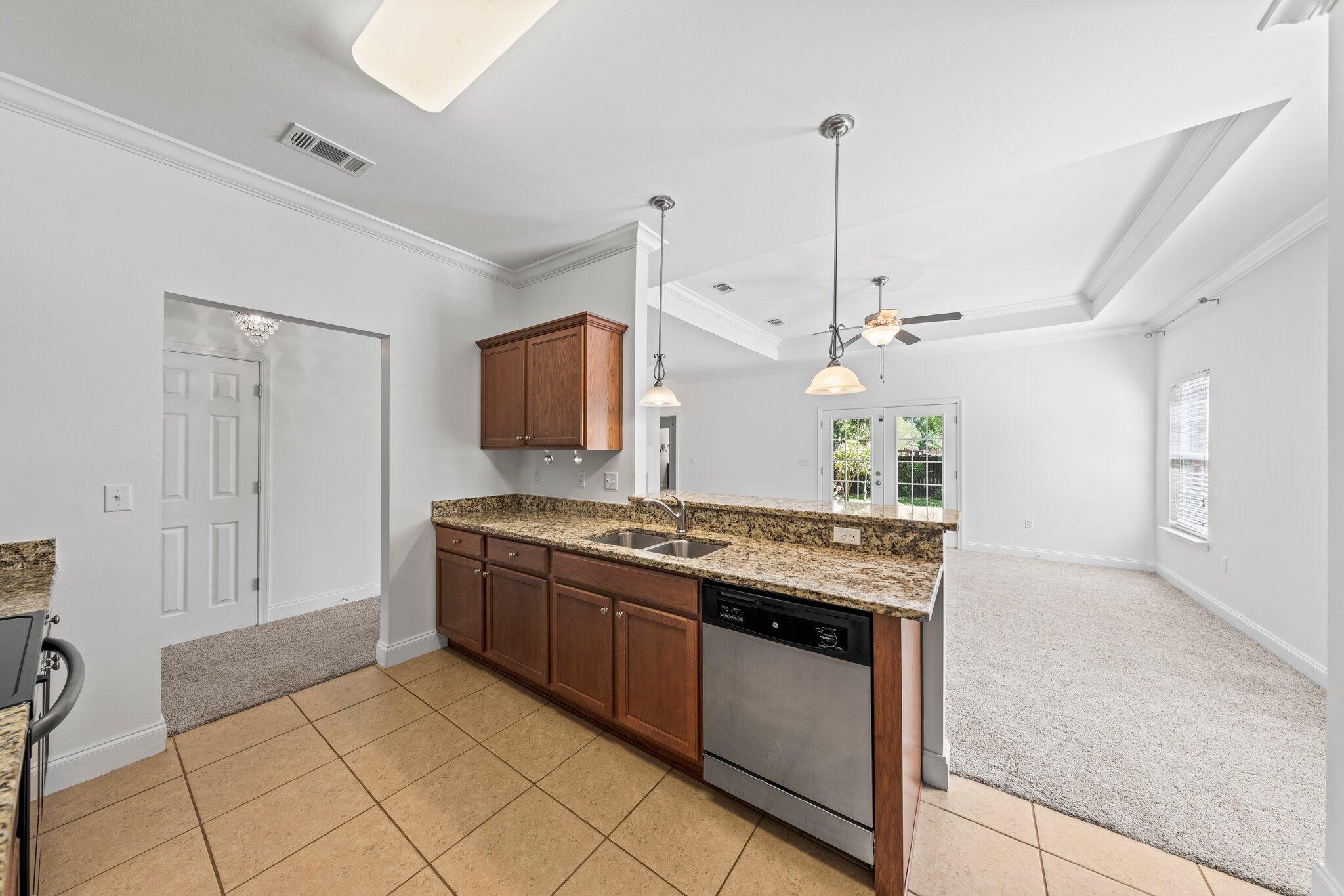 VALPARAISO PINECREST 6 - Residential Lease