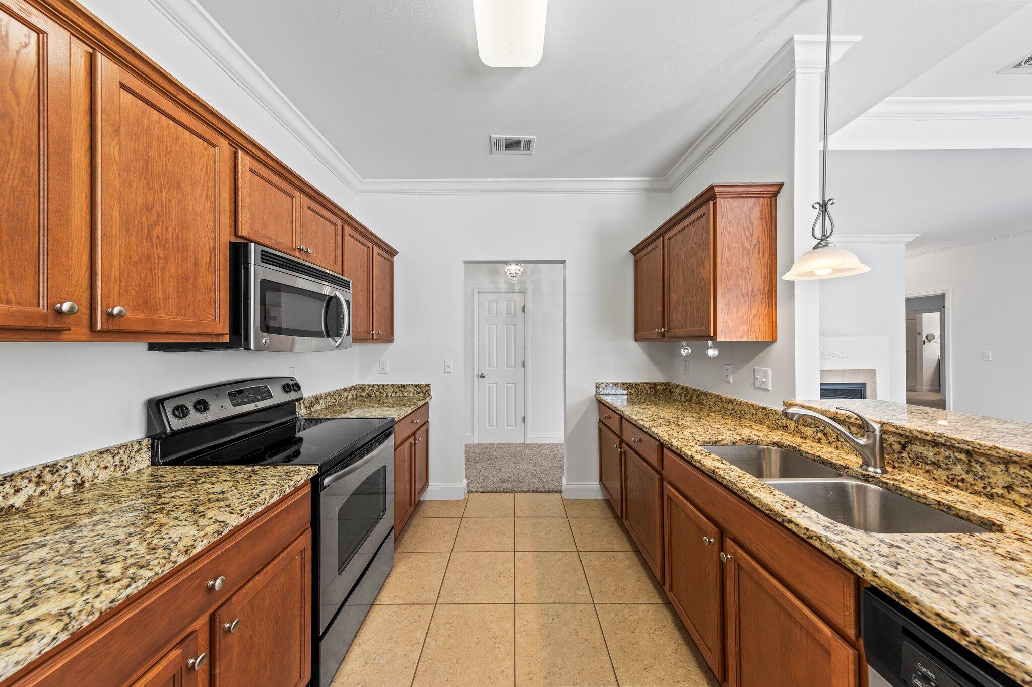 VALPARAISO PINECREST 6 - Residential Lease