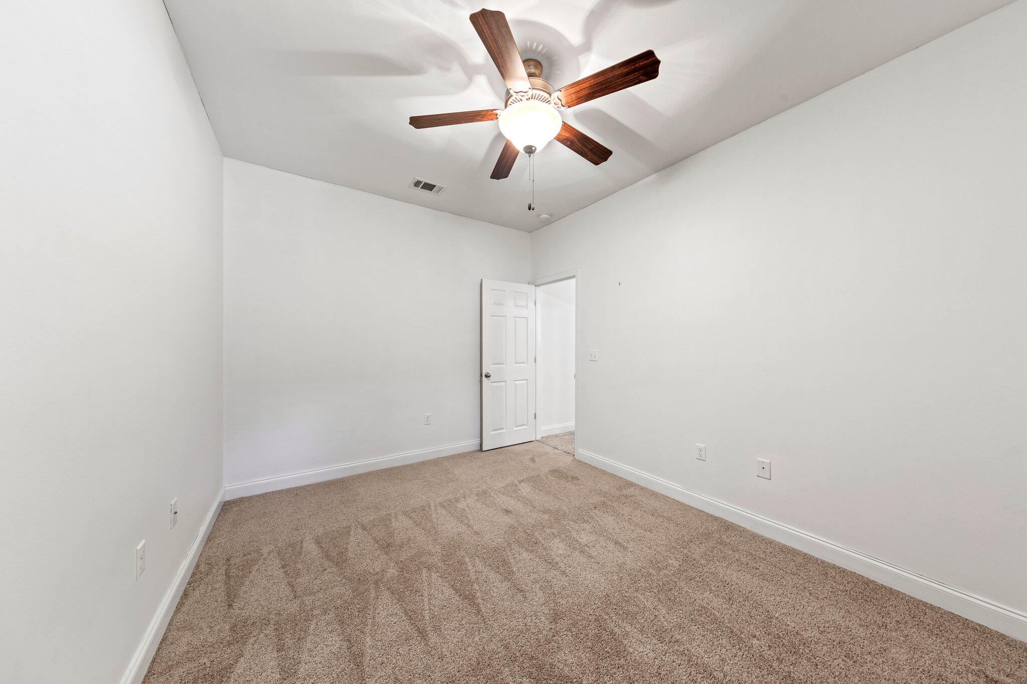 VALPARAISO PINECREST 6 - Residential Lease