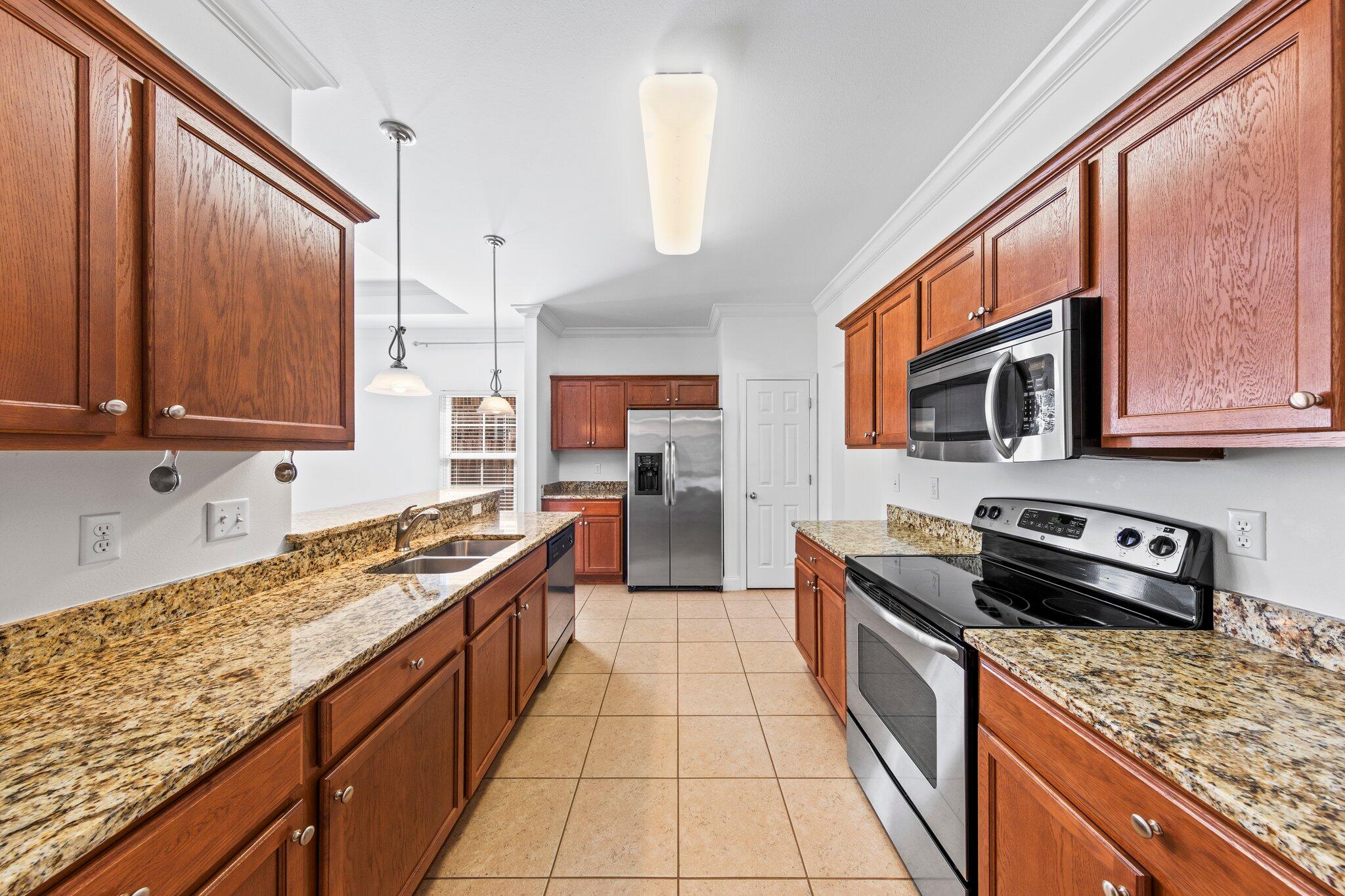 VALPARAISO PINECREST 6 - Residential Lease