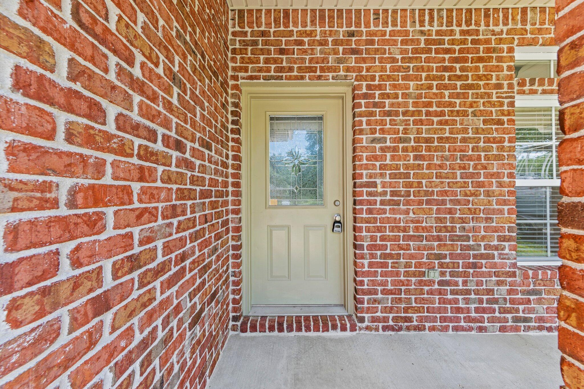 VALPARAISO PINECREST 6 - Residential Lease