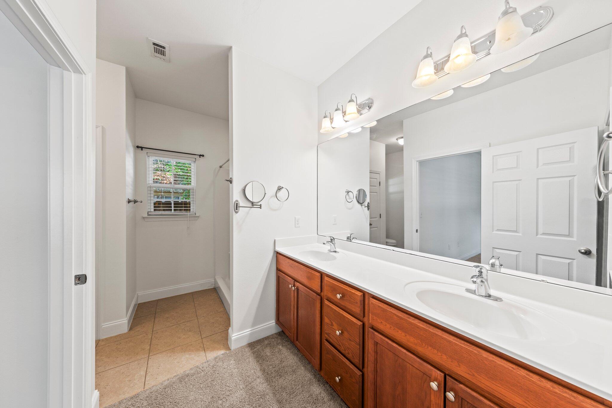 VALPARAISO PINECREST 6 - Residential Lease