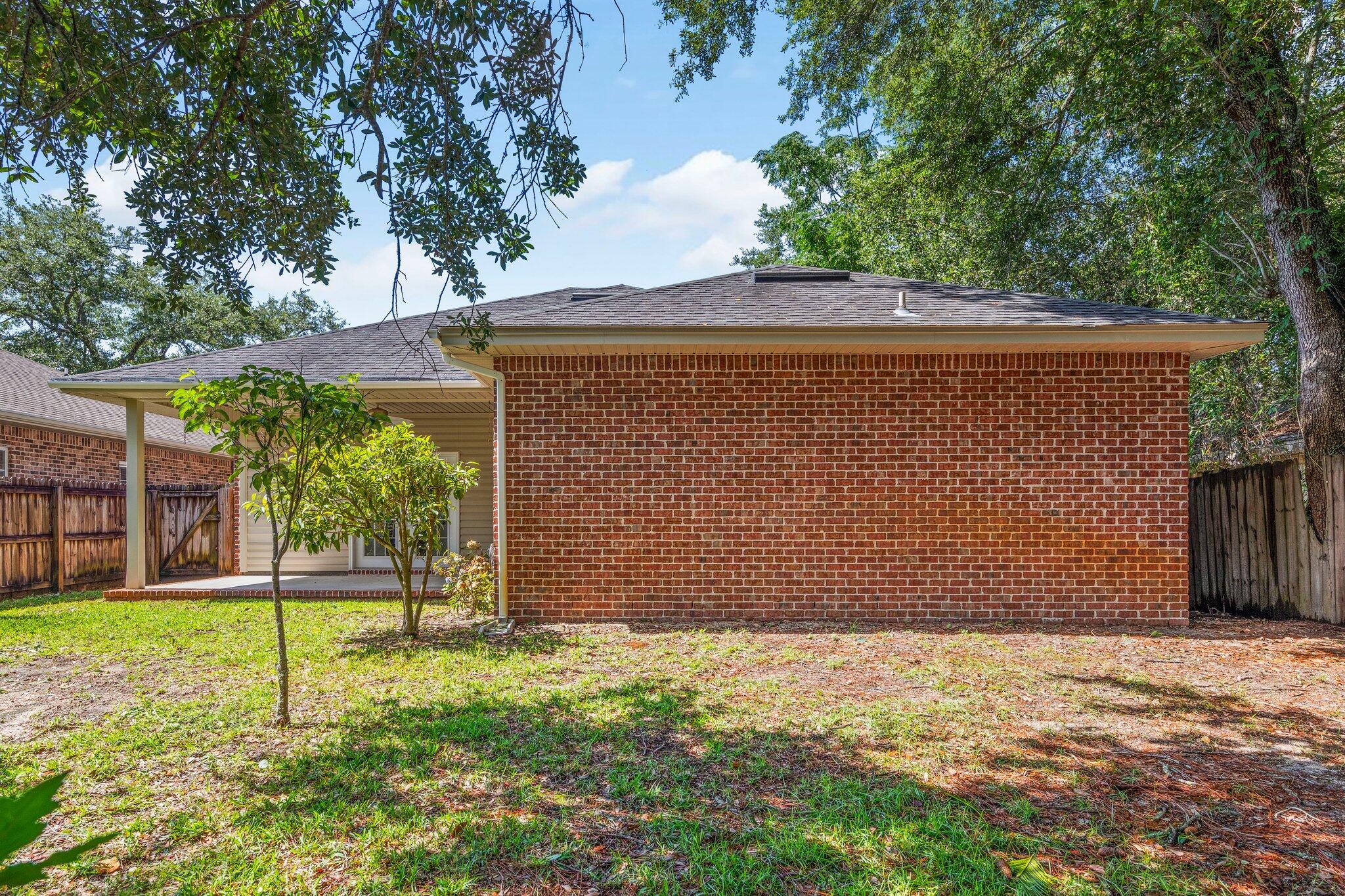 VALPARAISO PINECREST 6 - Residential Lease