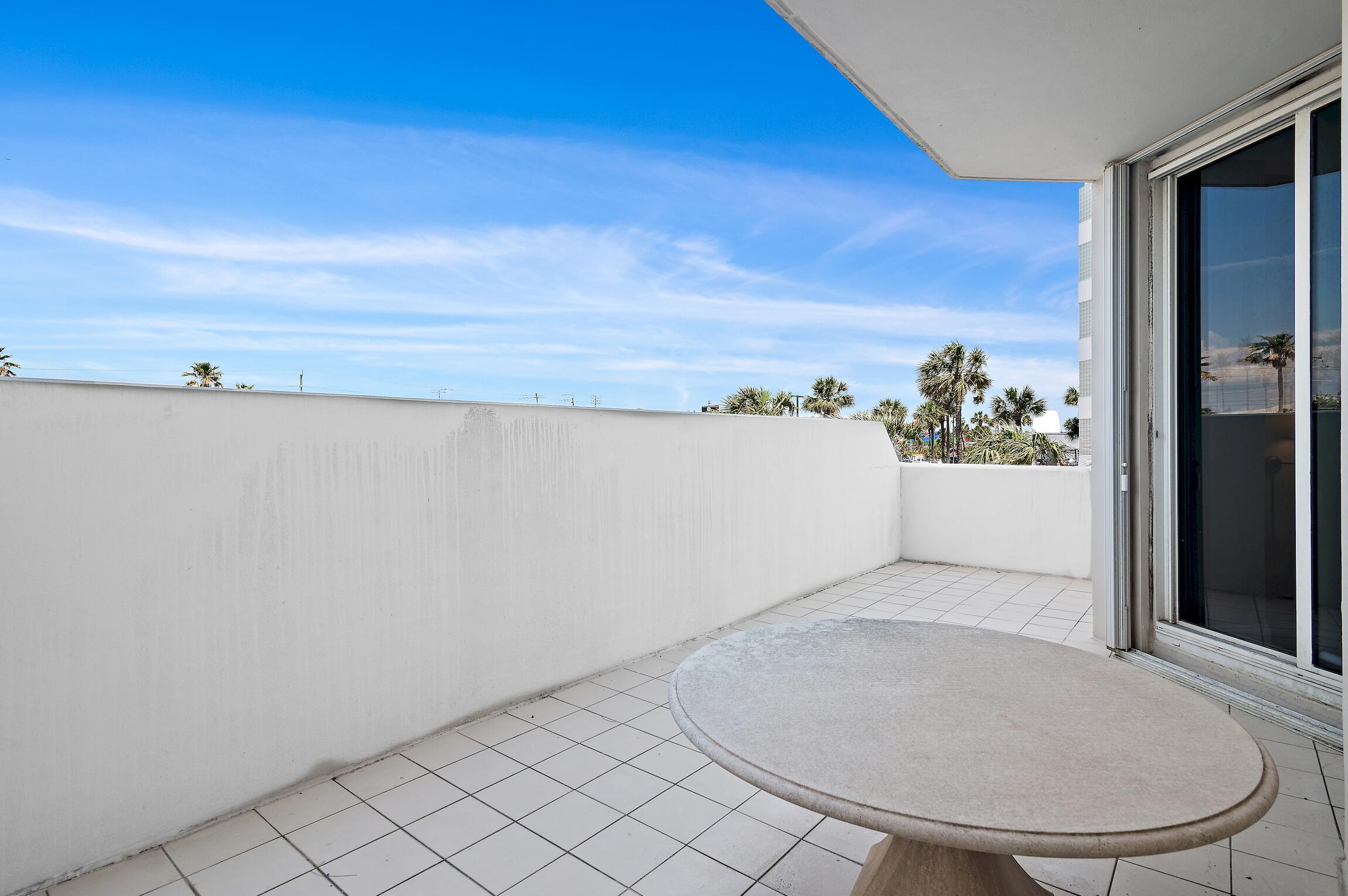 SILVER BEACH TOWERS - Residential