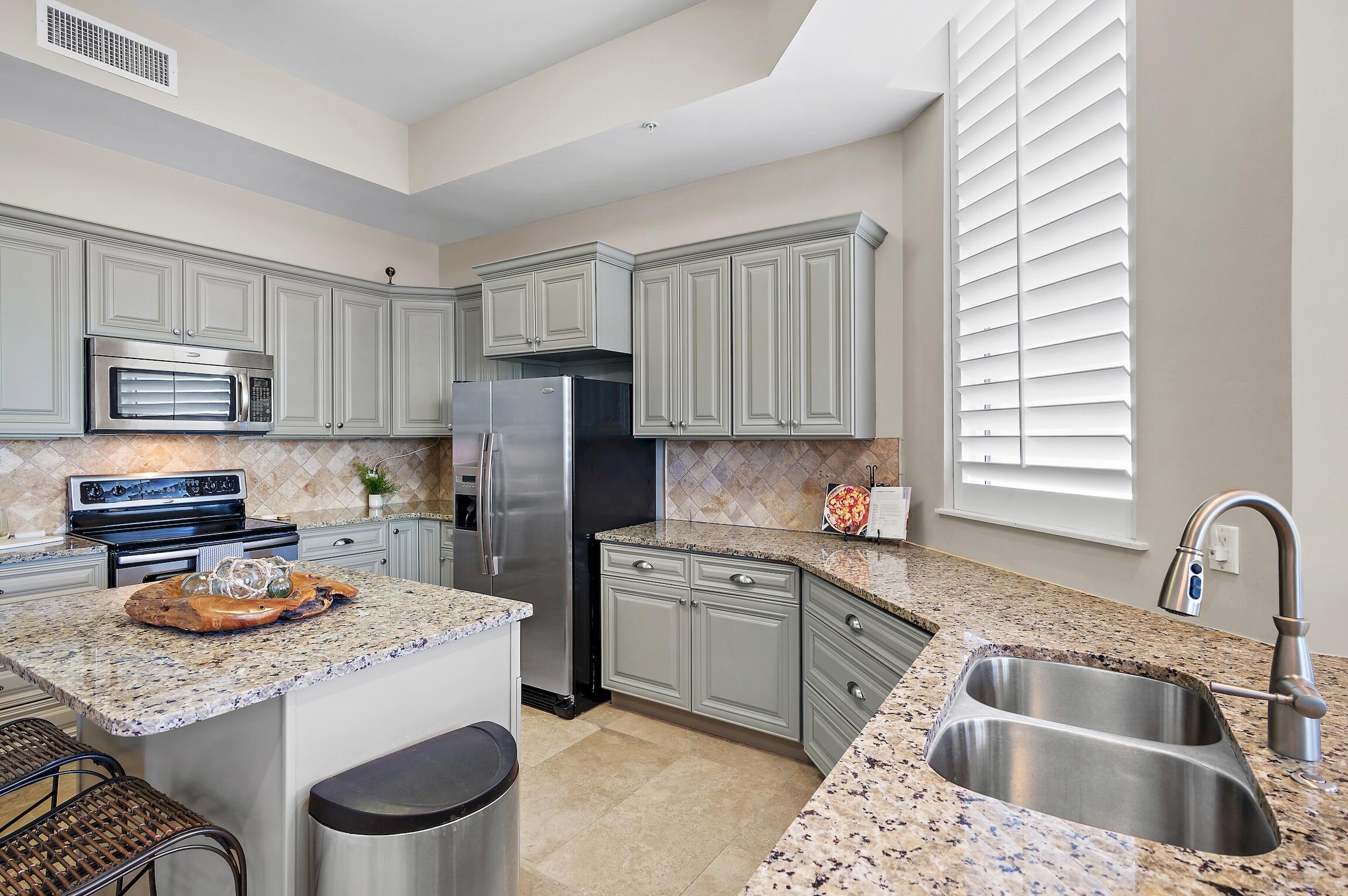 SILVER BEACH TOWERS - Residential