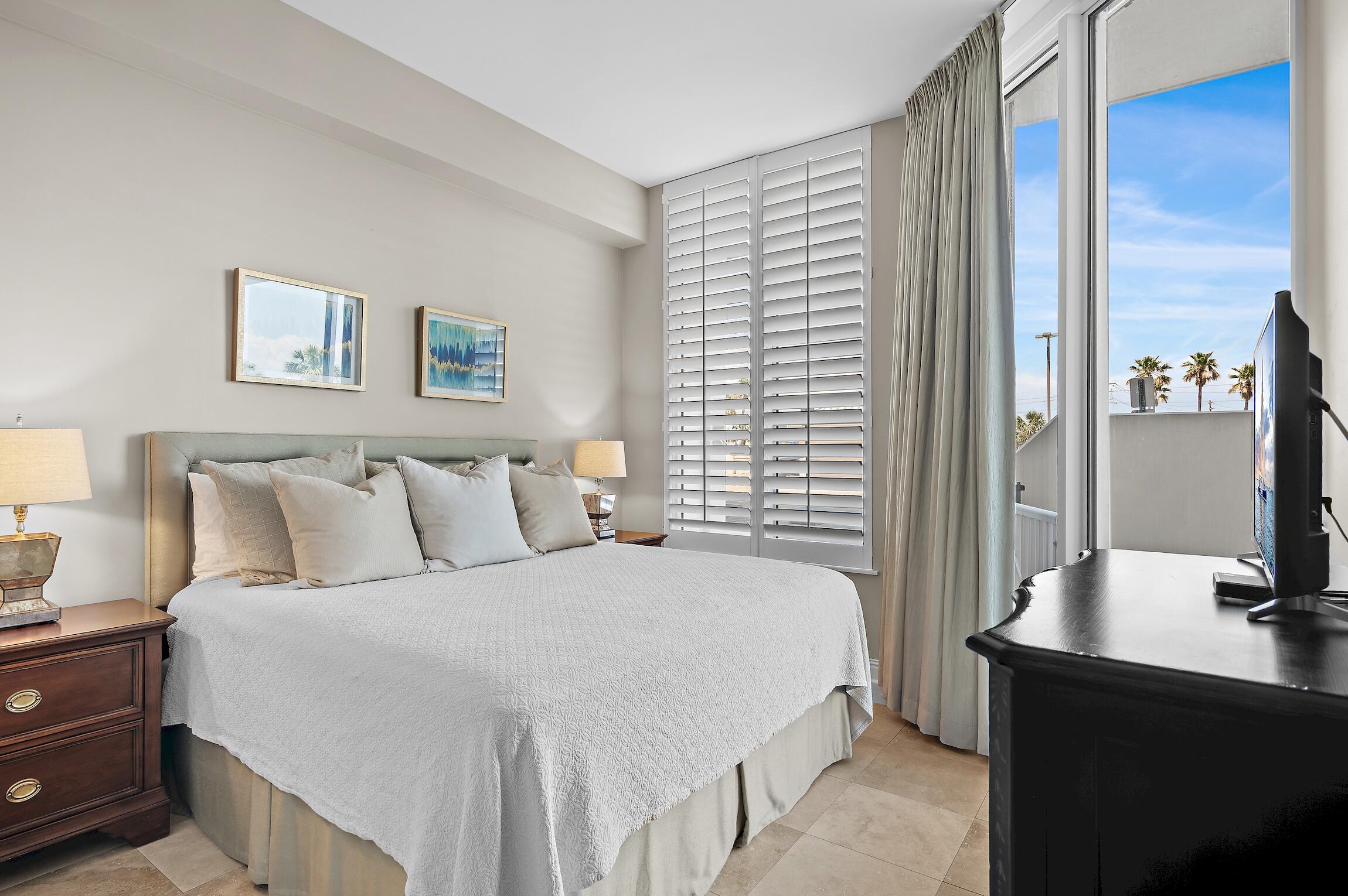 SILVER BEACH TOWERS - Residential