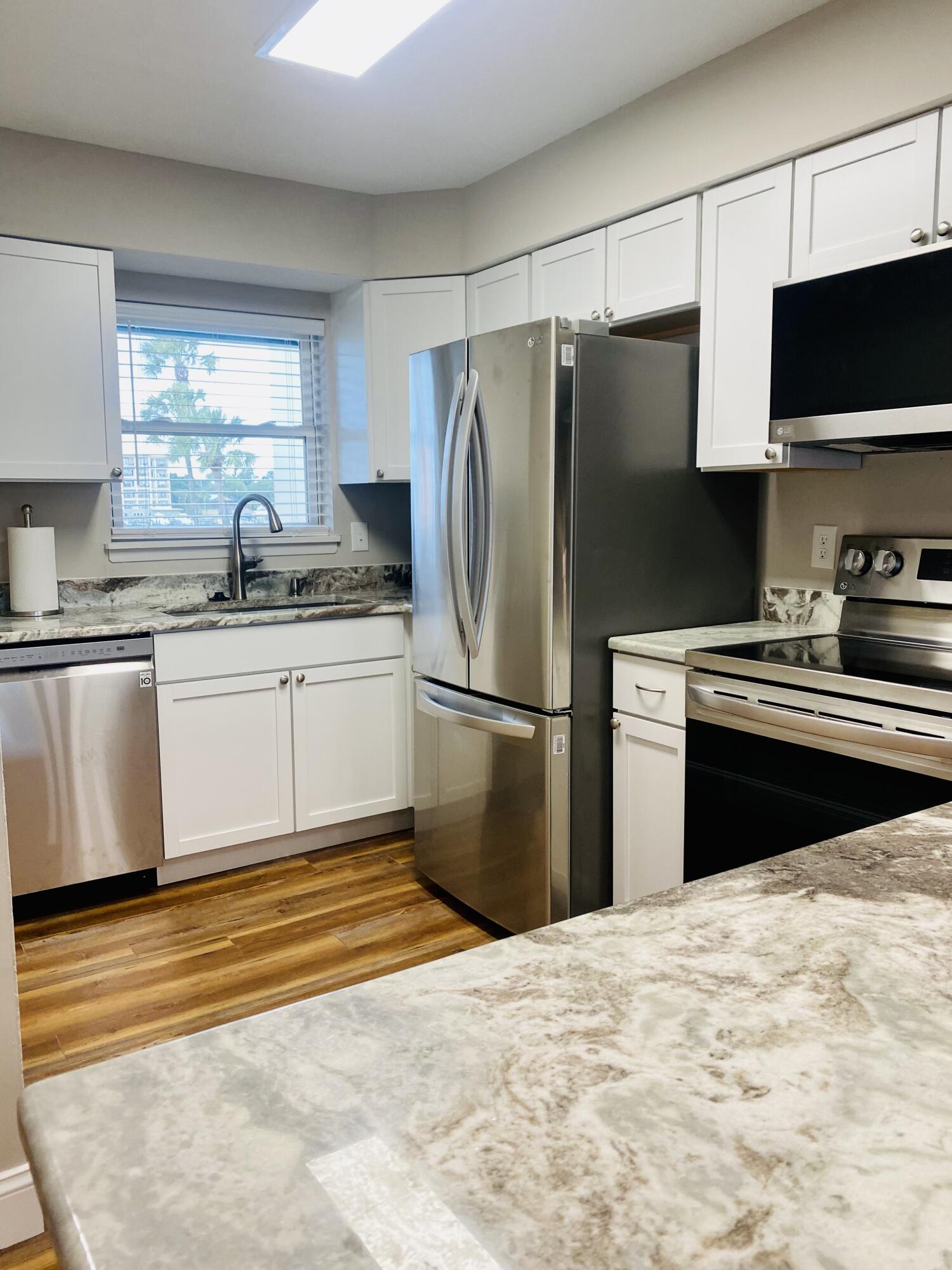 COMMODORES LANDING - Residential