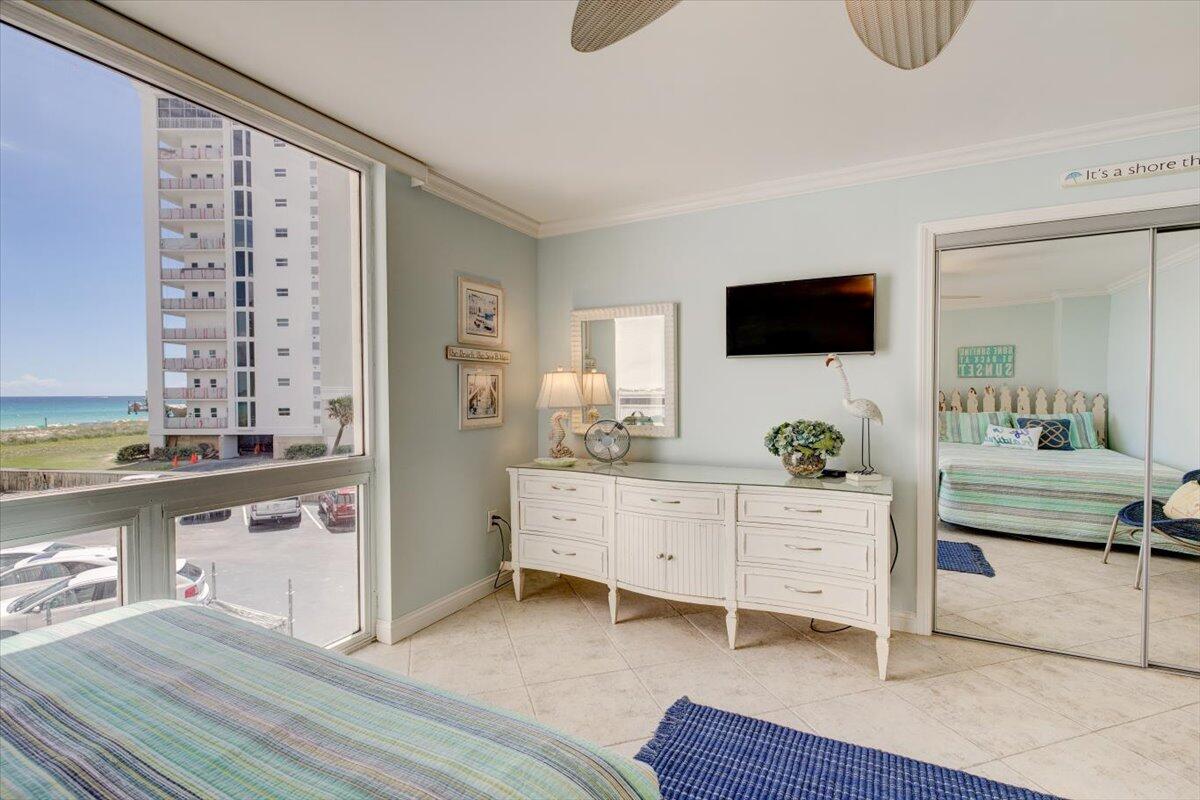 SHORELINE TOWERS 2 - Residential