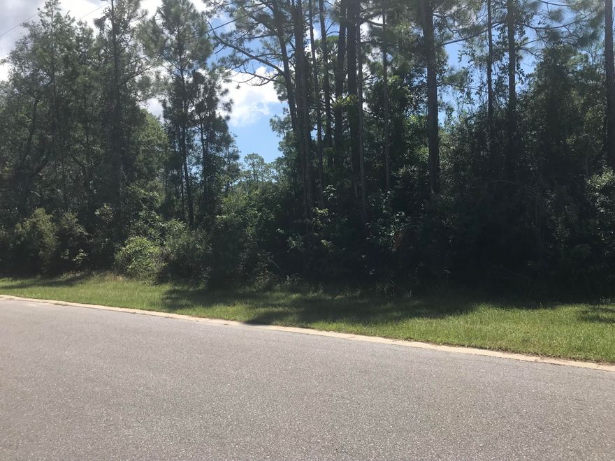 Nice wide lot with Bay views from 2nd and 3rd floors. Quiet area with new cottages being built all around. Minutes from Grayton Beach and the SoWal beaches.