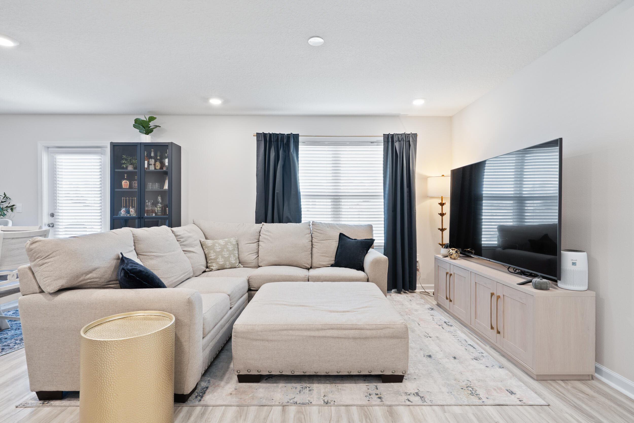 SILVER LAKE VILLAGE - Residential