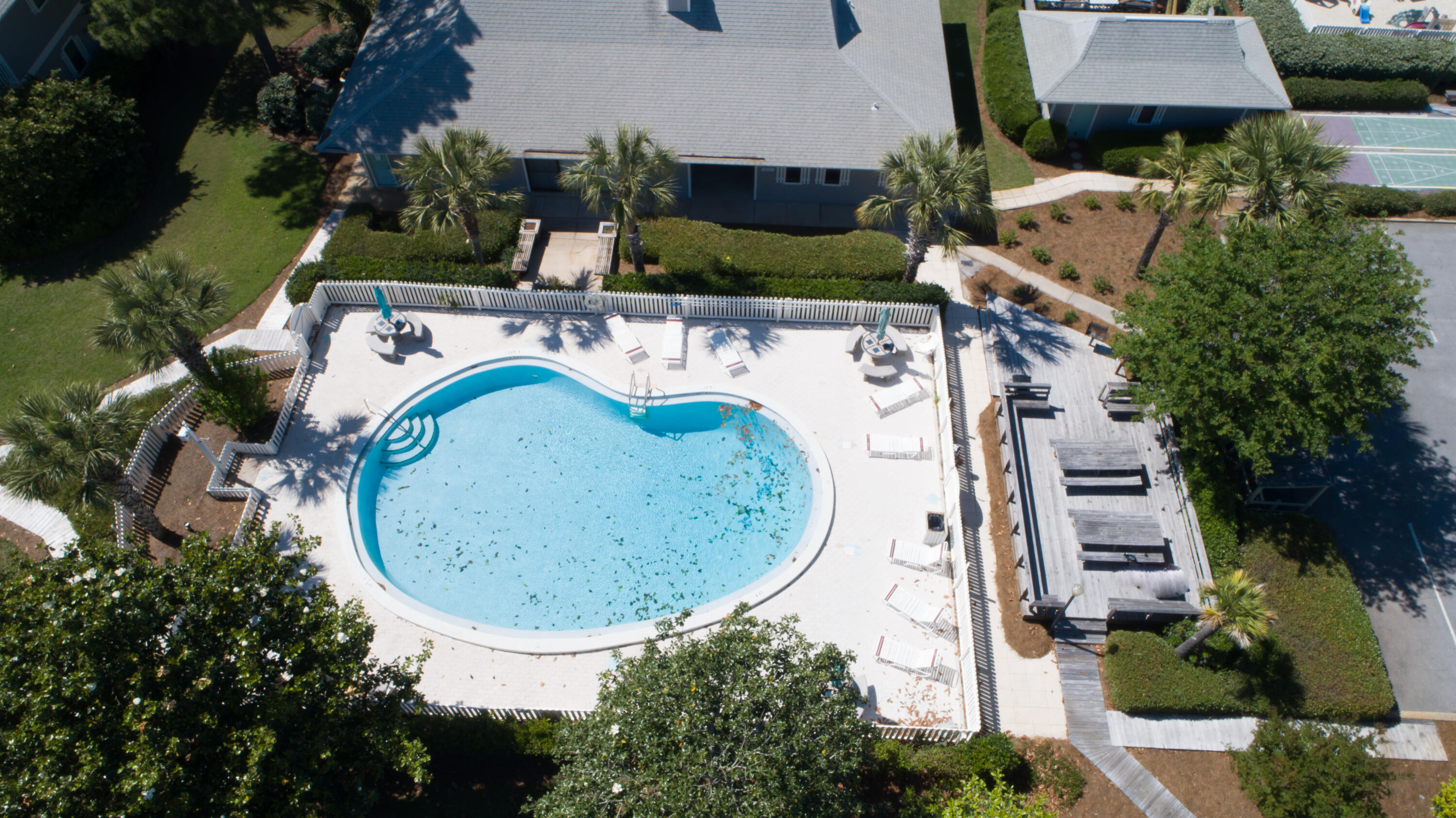 BEACHWOOD VILLAS CONDO - Residential