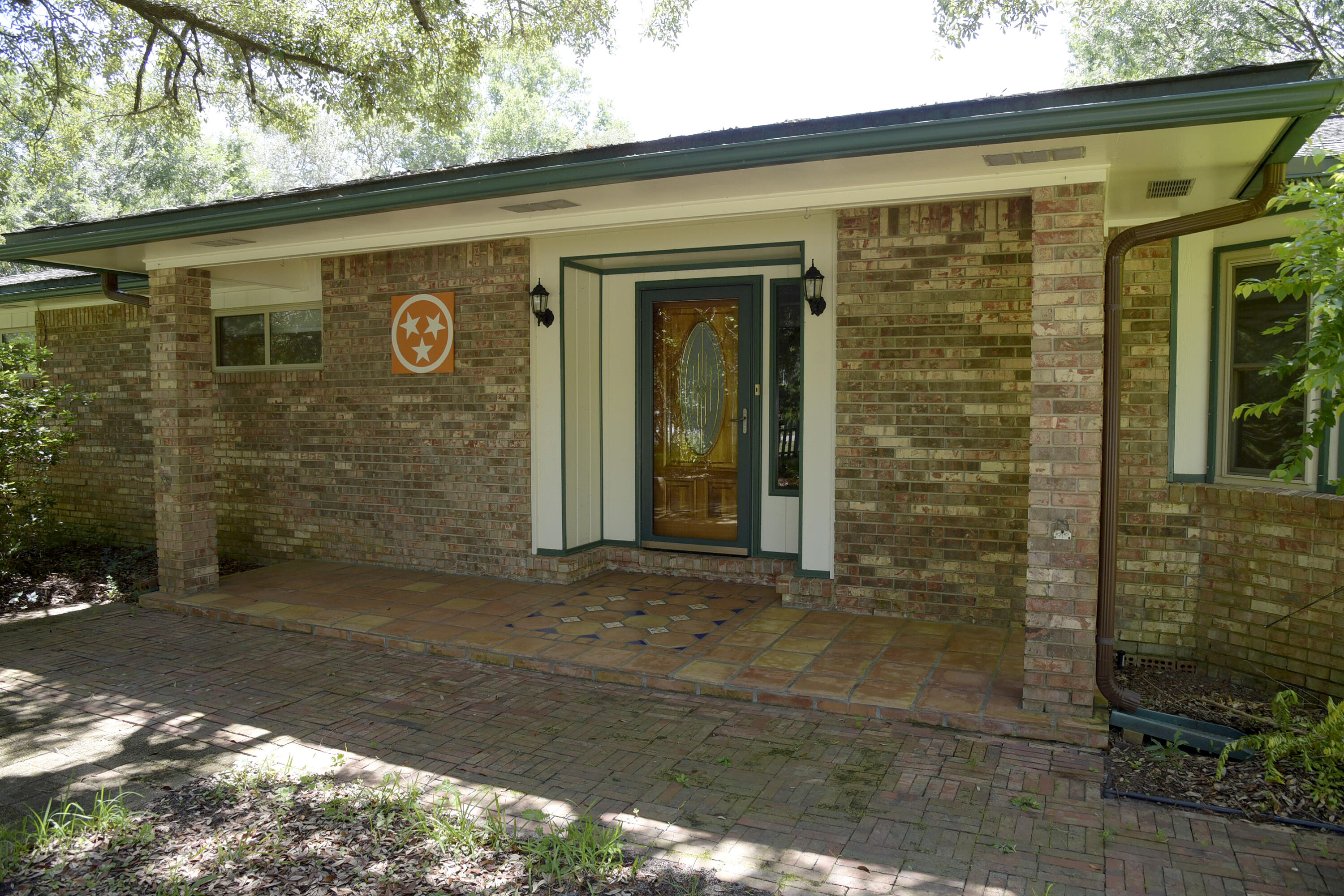 Welcome to this 3 bedroom, 2 bathroom home in Niceville. Step inside and be greeted by an inviting eat-in kitchen with quartz countertops, perfect for preparing meals and entertaining guests. The home features a mix of tile and wood floors throughout, adding warmth and character to the space. Step outside to enjoy the peaceful backyard deck and pergola, ideal for relaxing and enjoying the fresh air. With its country-like feel, this home offers a tranquil retreat. Call us today to schedule a showing!