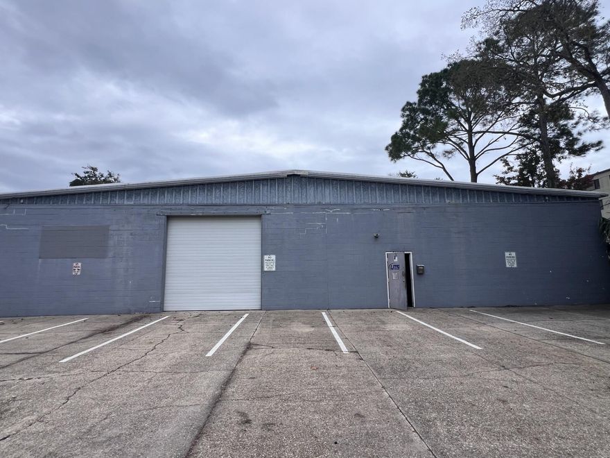 10,000 SF Commercial building zoned MX2. Located in the heart of Fort Walton Beach at 42 Tupelo SE. The property features Fully heated with Air conditioning. office space and restroom. Flexible layout to service a variety of businesses. The central location is convenient to major roadways.  $9.50 a SF