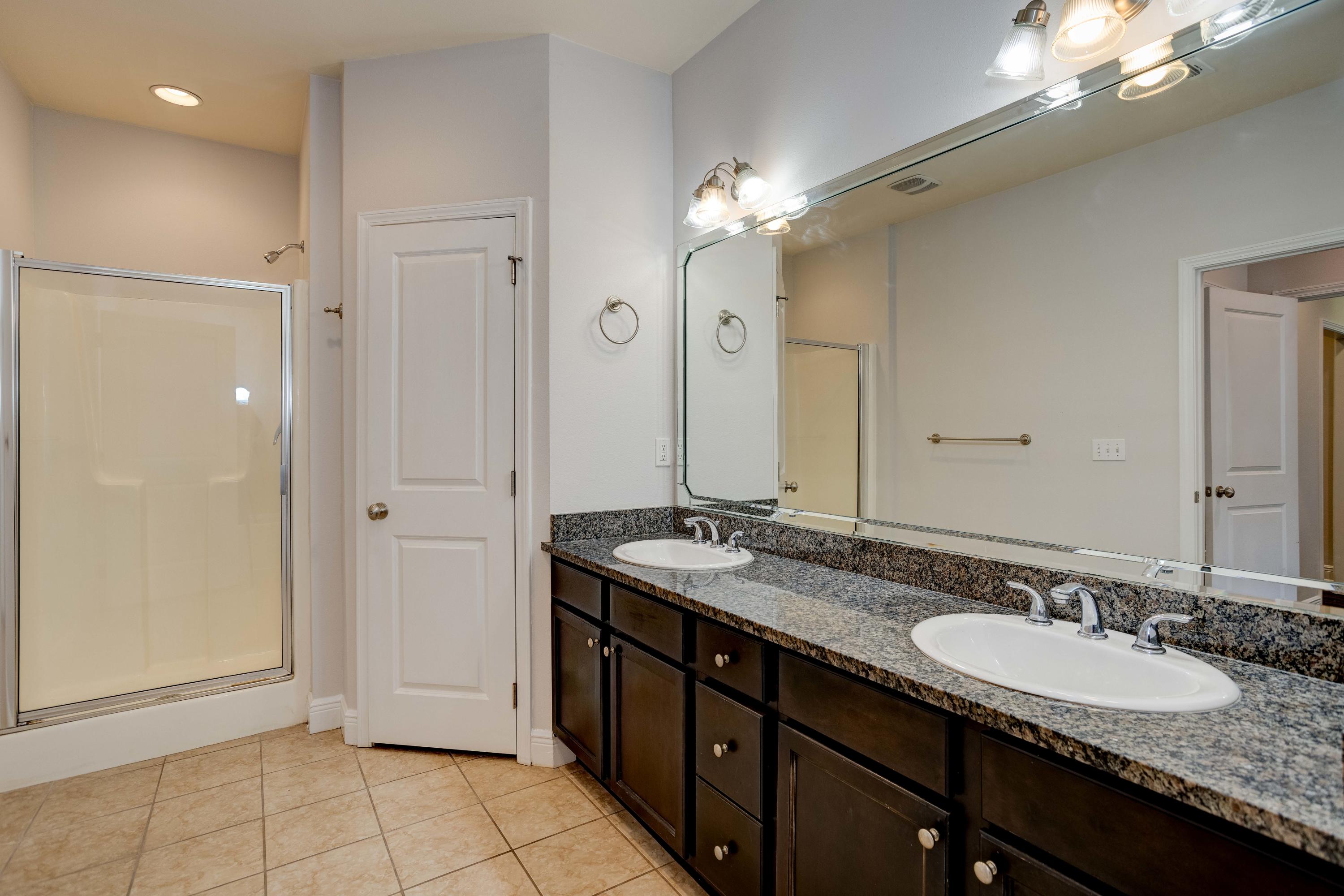 LAKERIDGE EST - Residential
