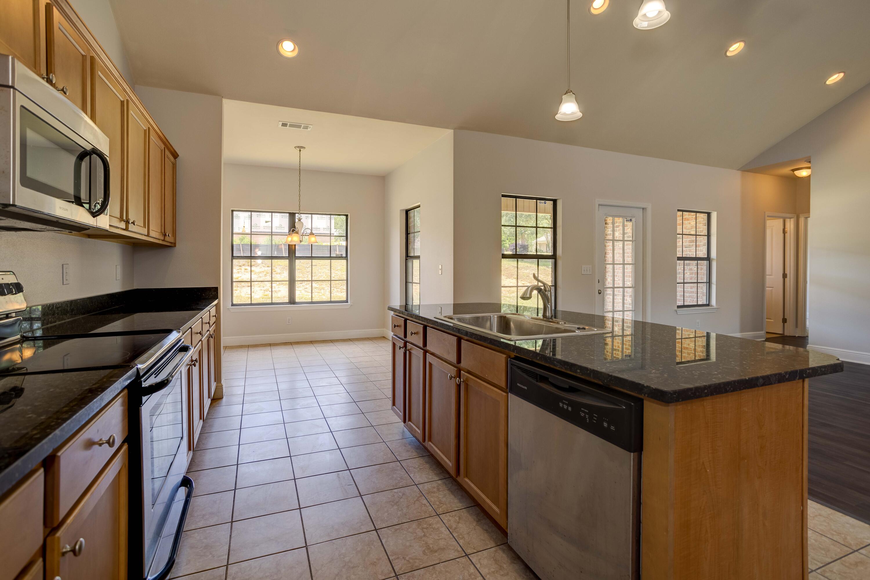 LAKERIDGE EST - Residential