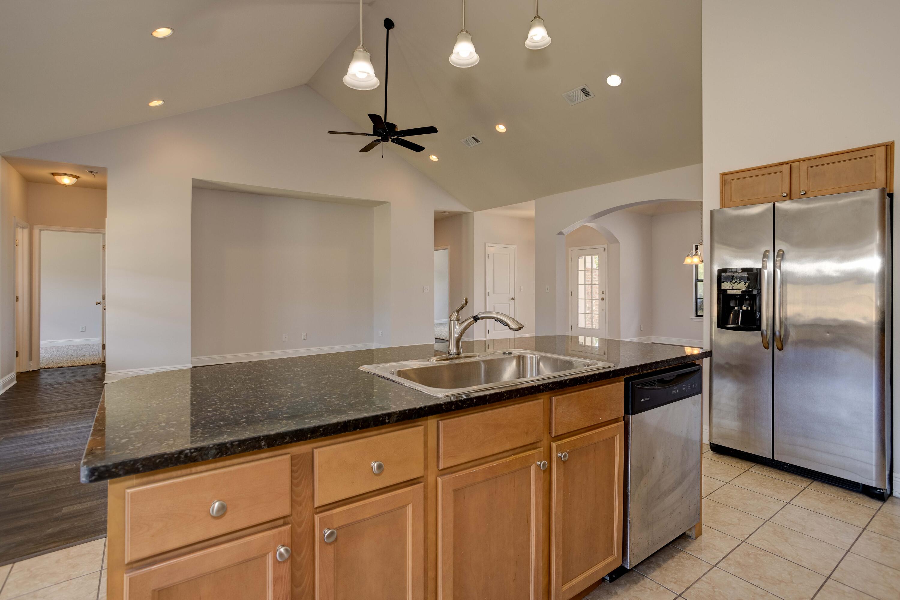 LAKERIDGE EST - Residential