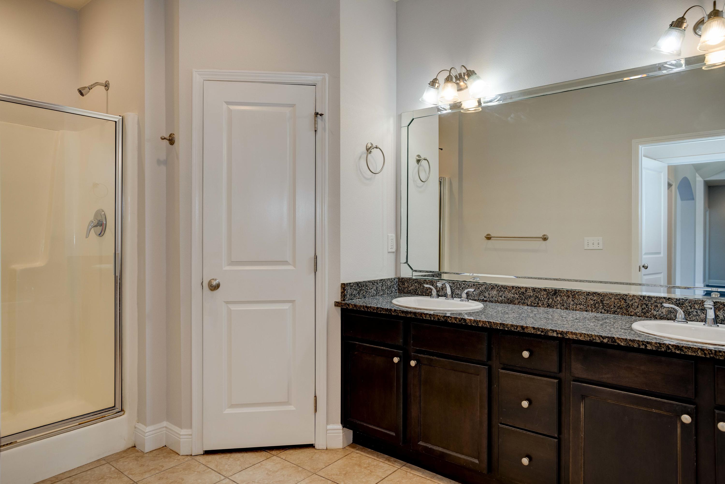LAKERIDGE EST - Residential