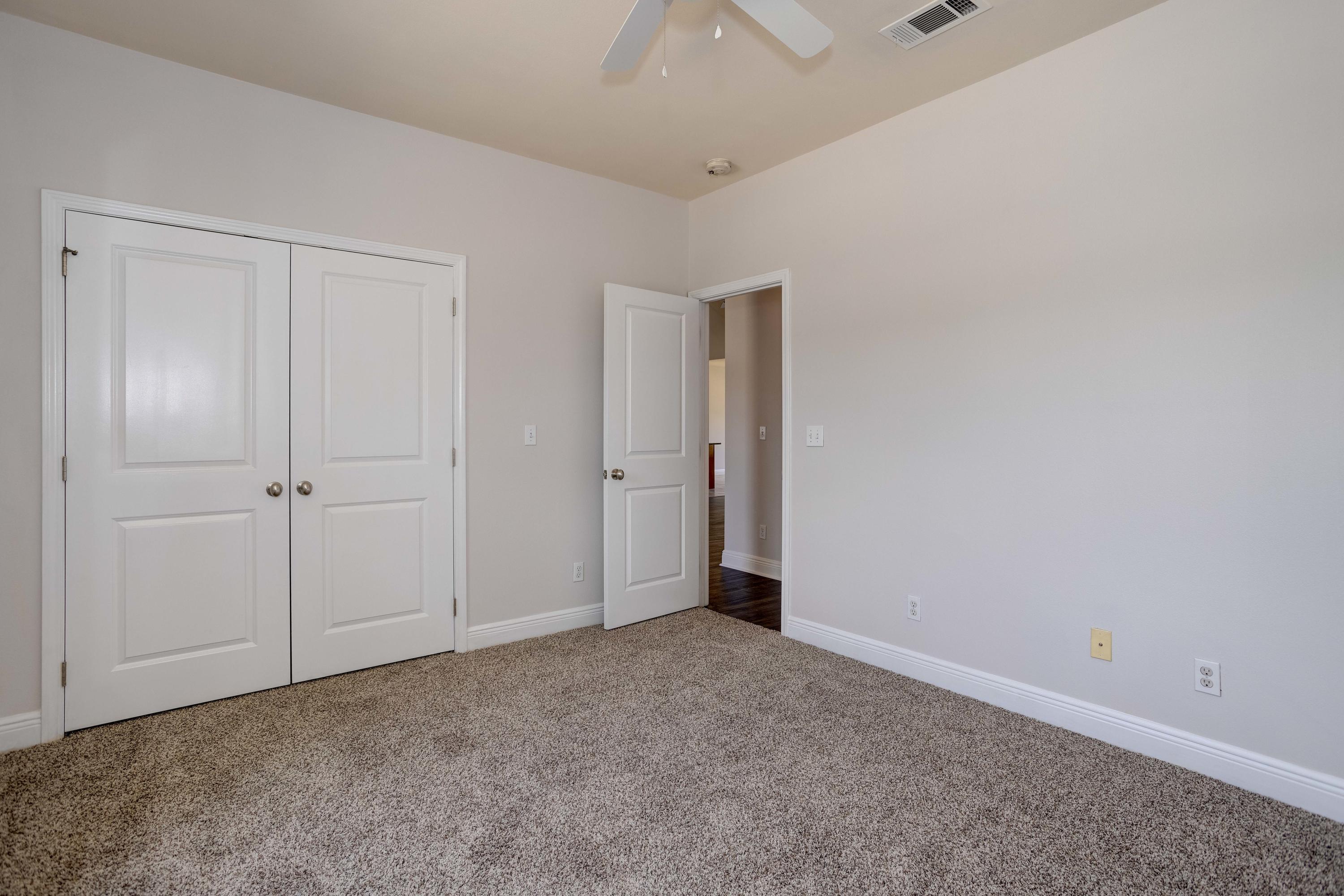 LAKERIDGE EST - Residential