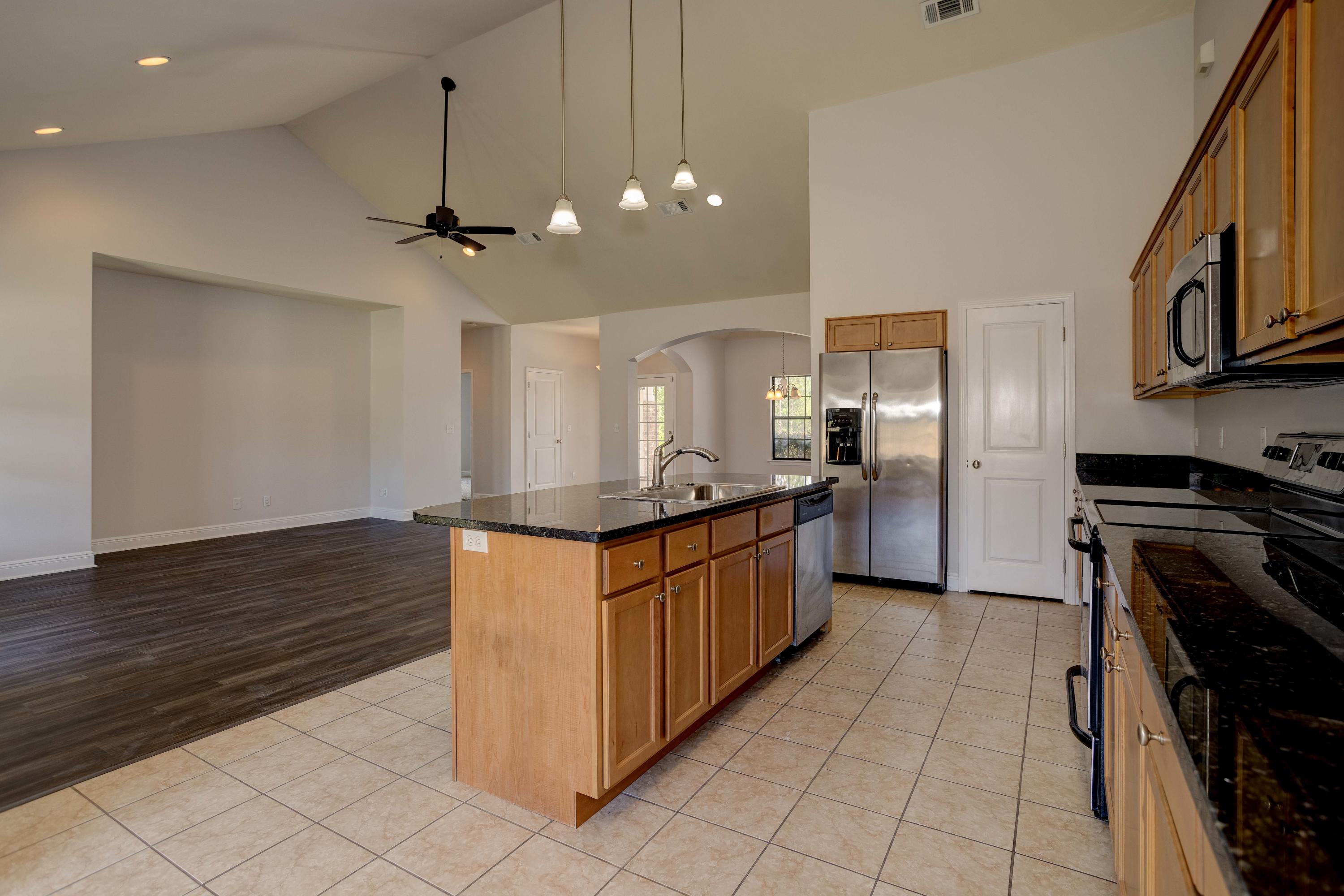 LAKERIDGE EST - Residential