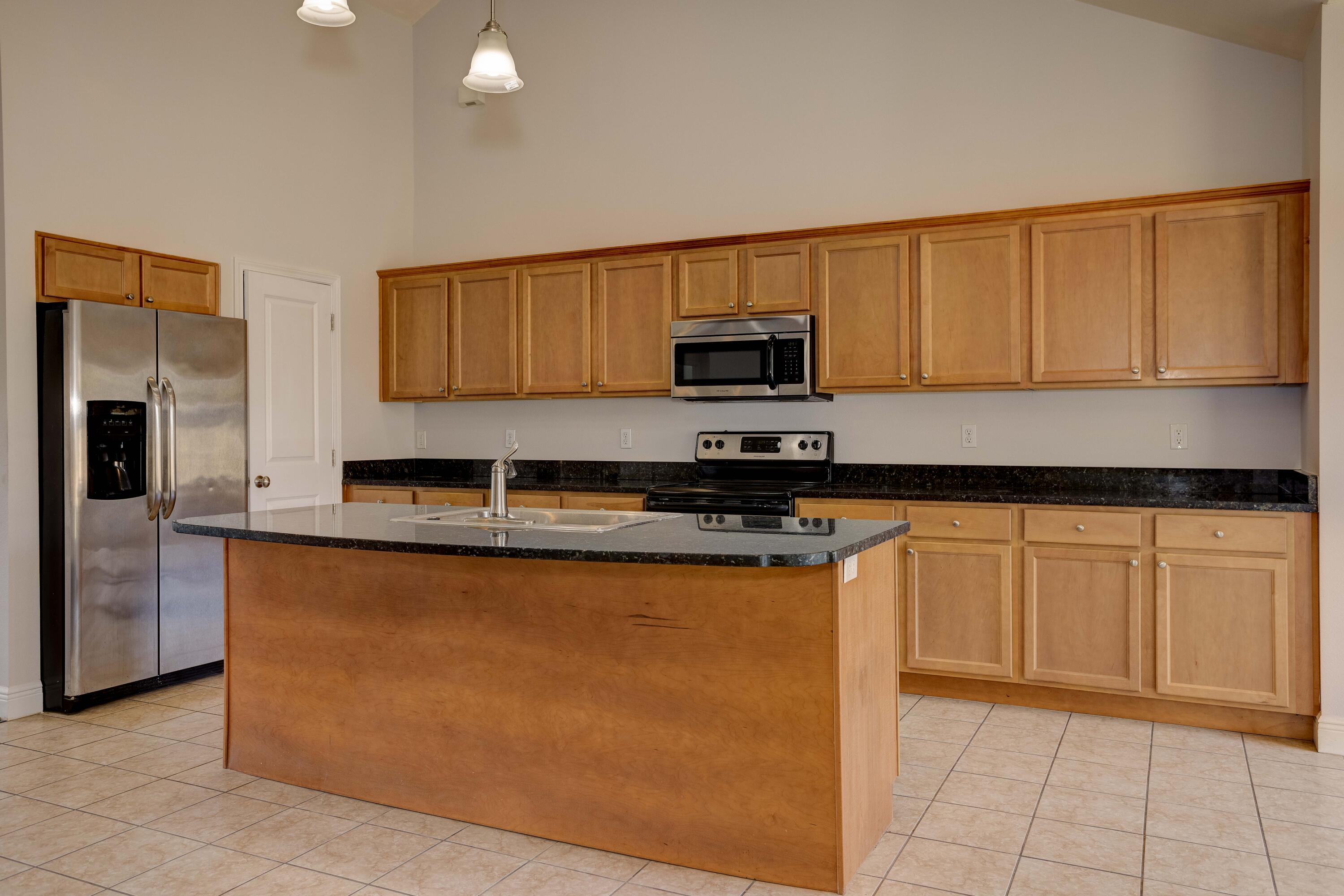 LAKERIDGE EST - Residential