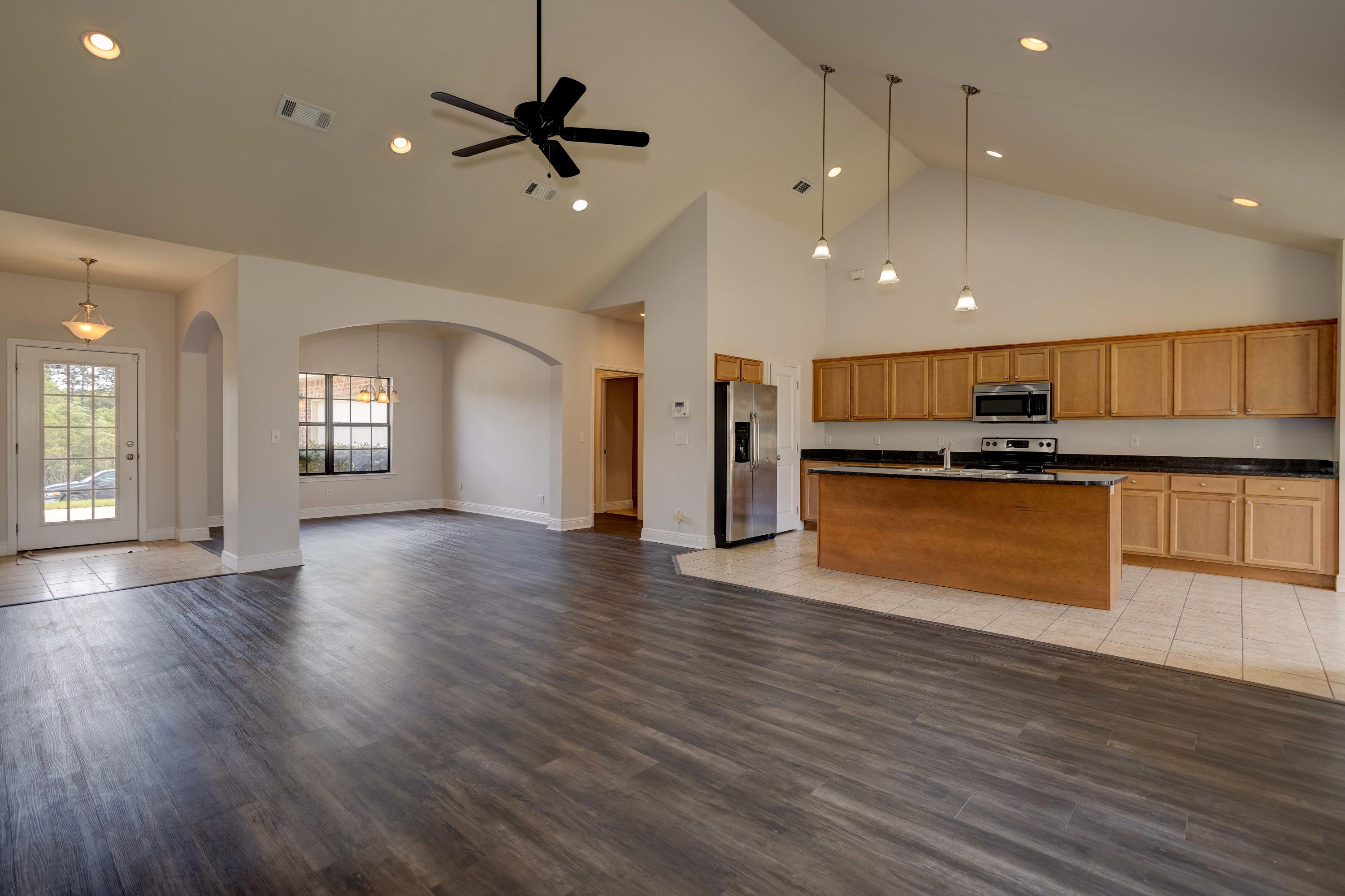 LAKERIDGE EST - Residential