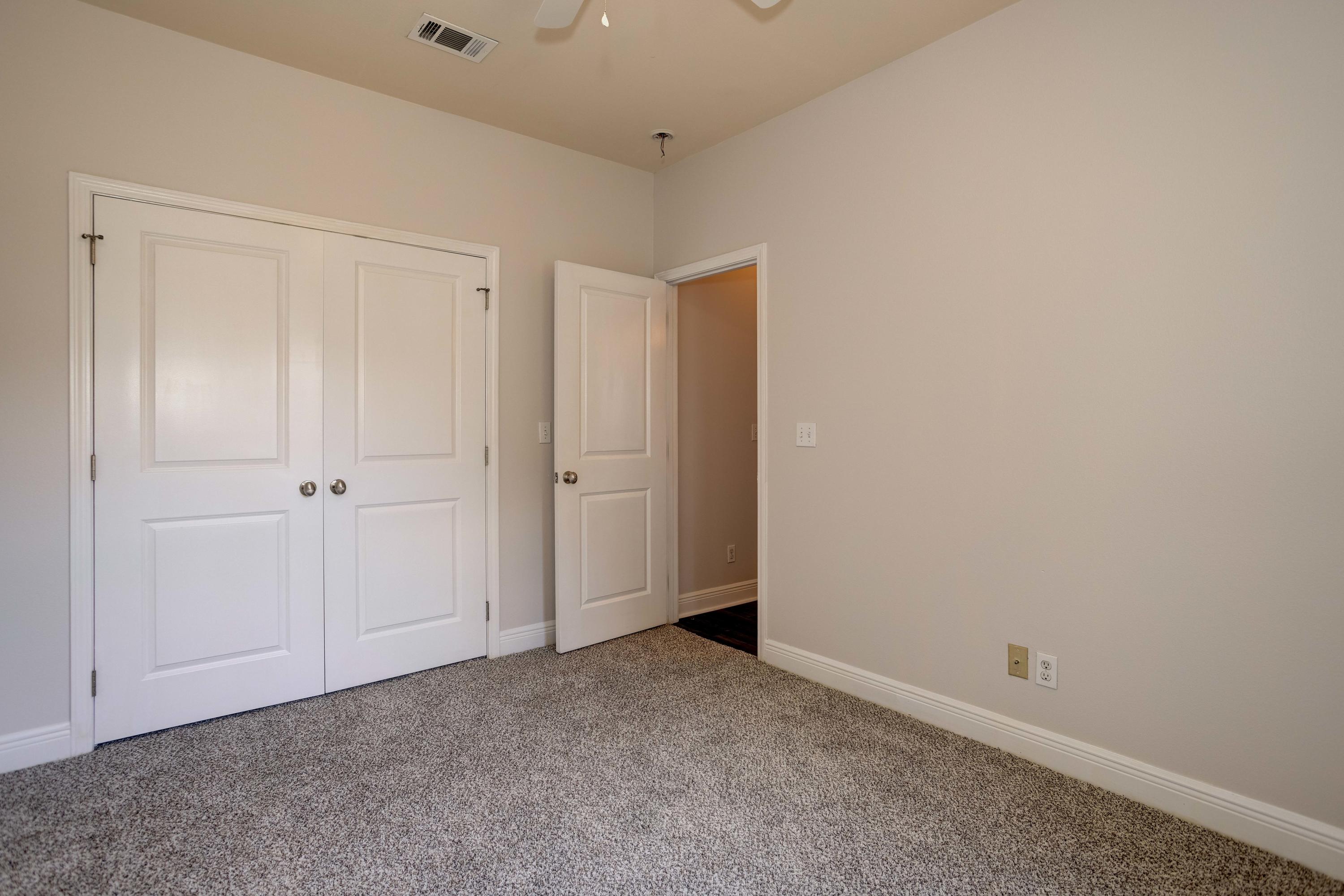 LAKERIDGE EST - Residential
