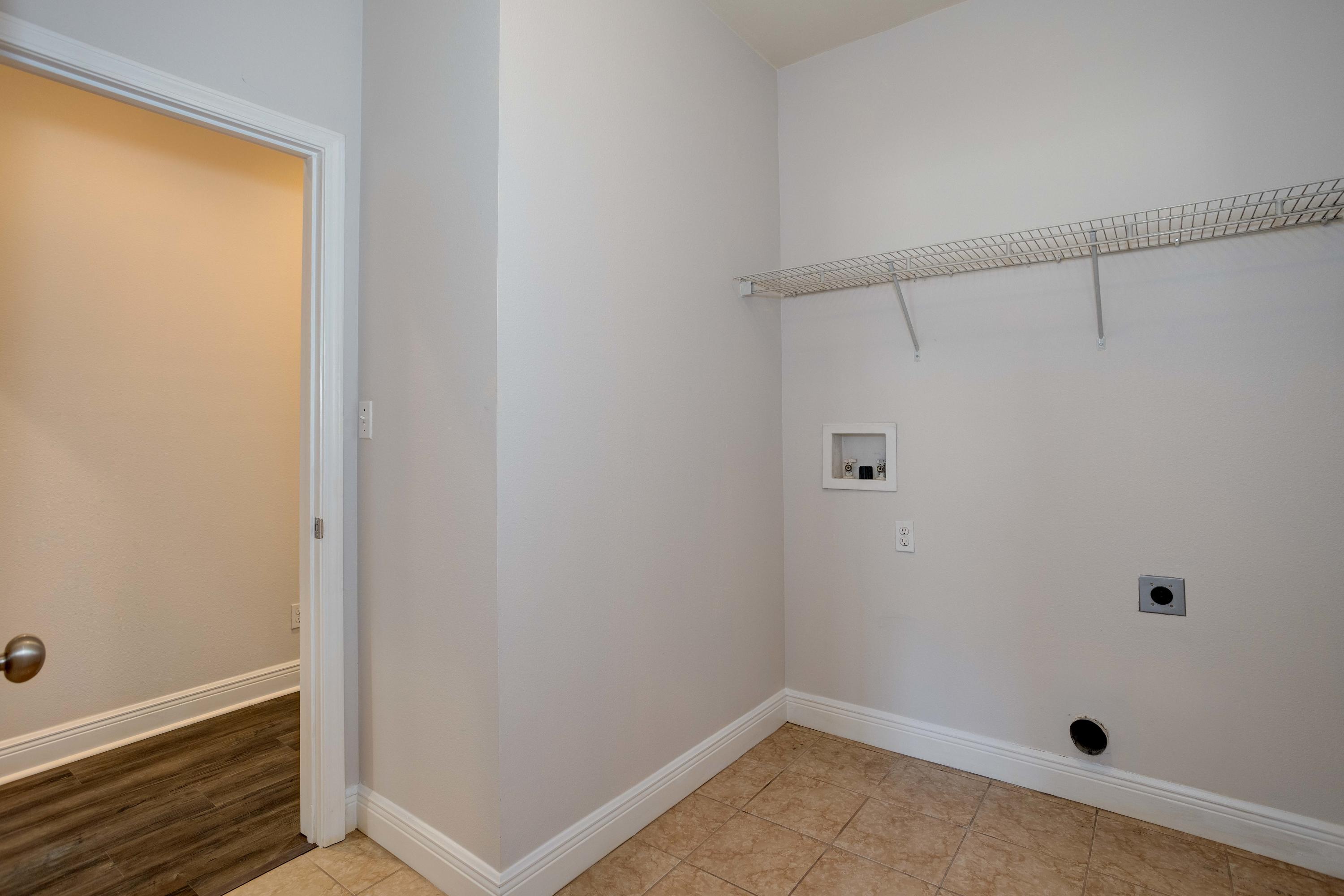 LAKERIDGE EST - Residential