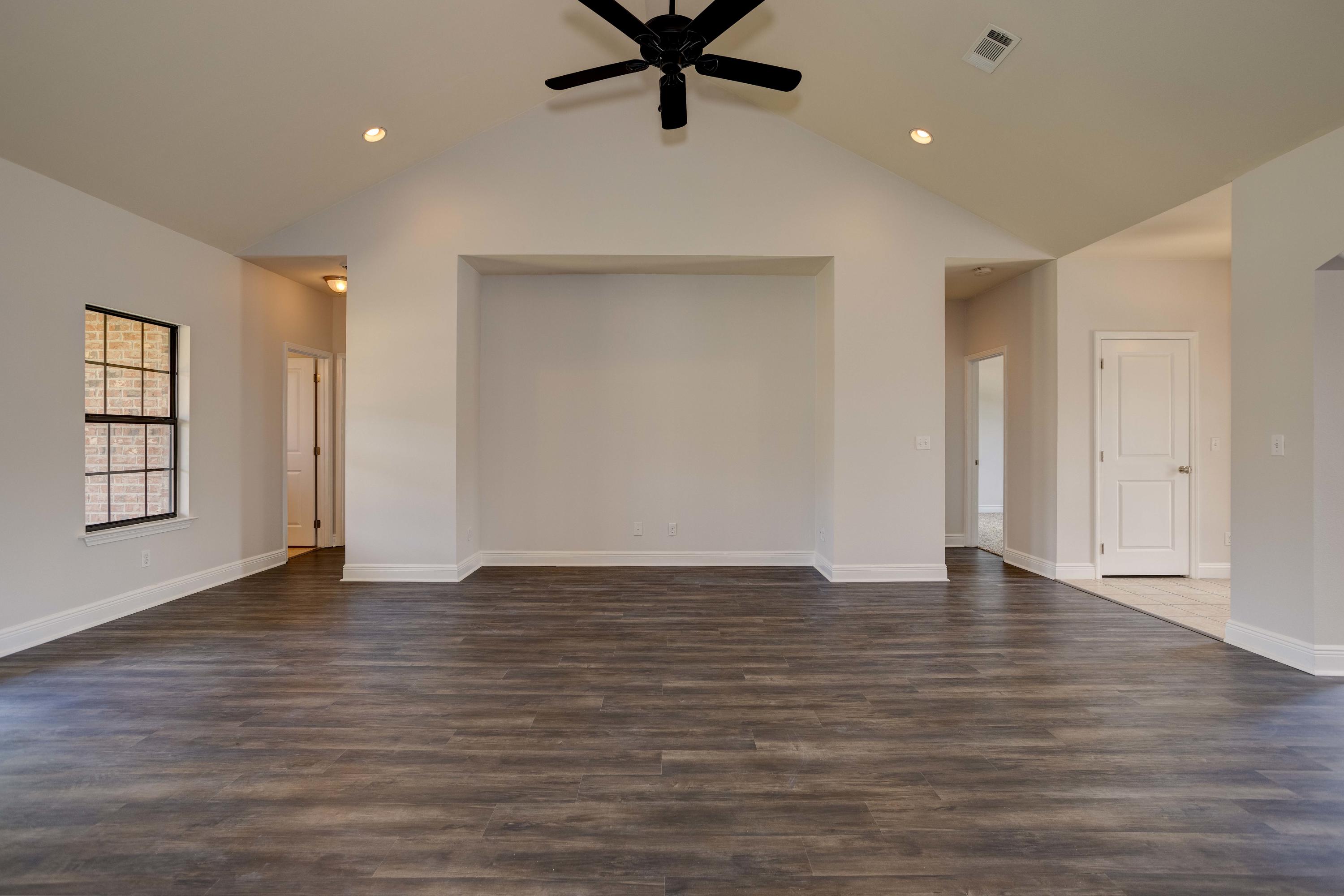 LAKERIDGE EST - Residential