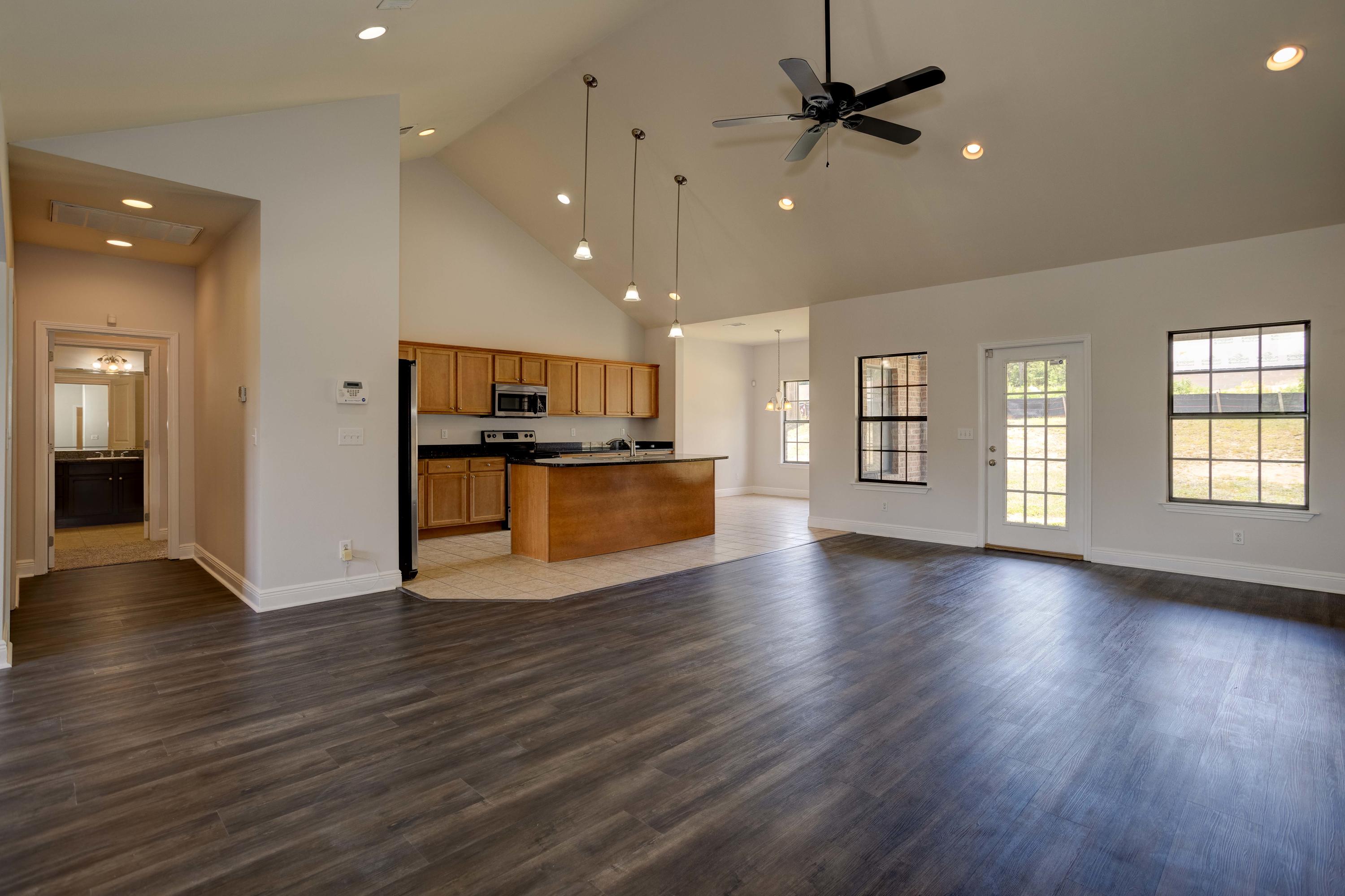 LAKERIDGE EST - Residential