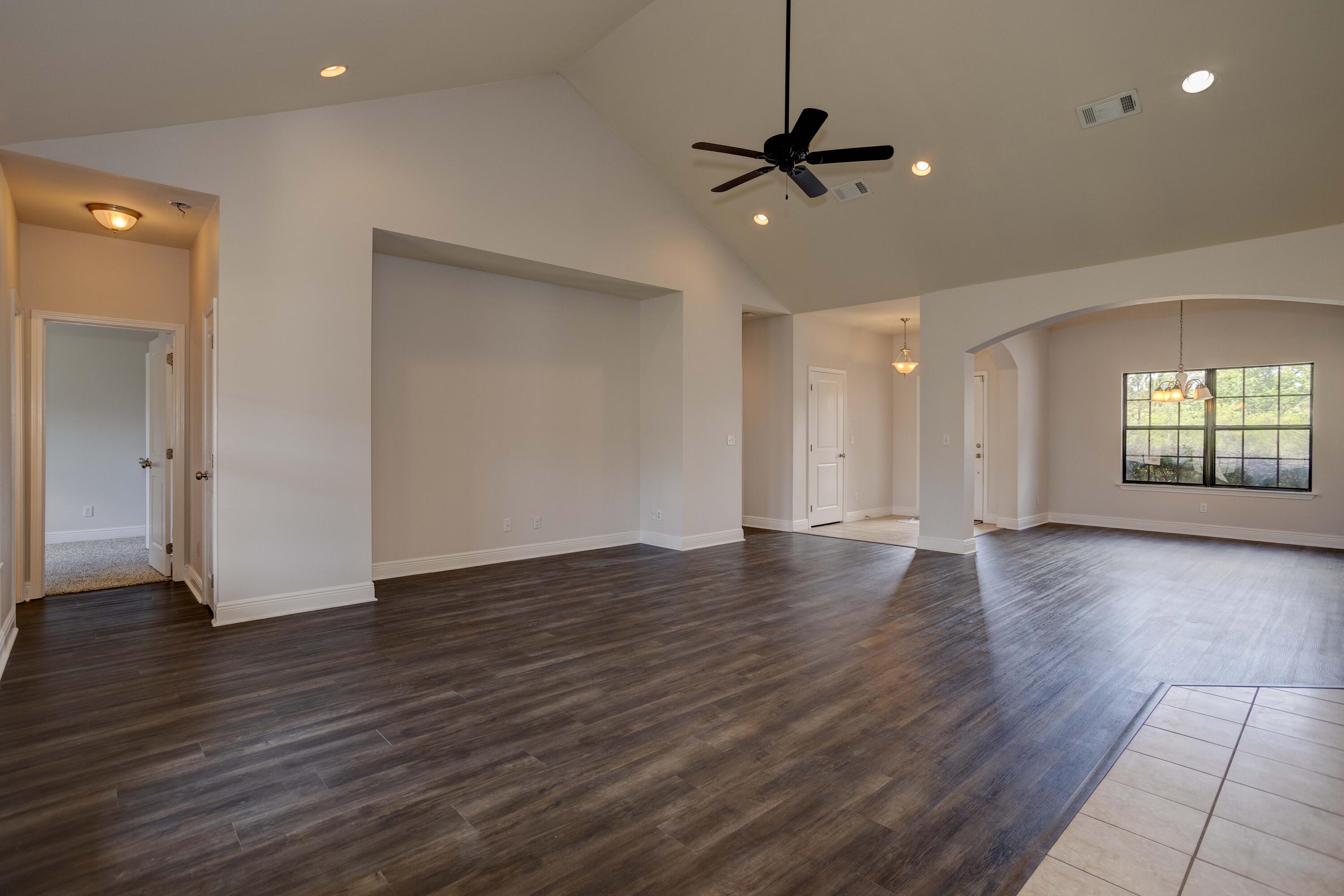 LAKERIDGE EST - Residential