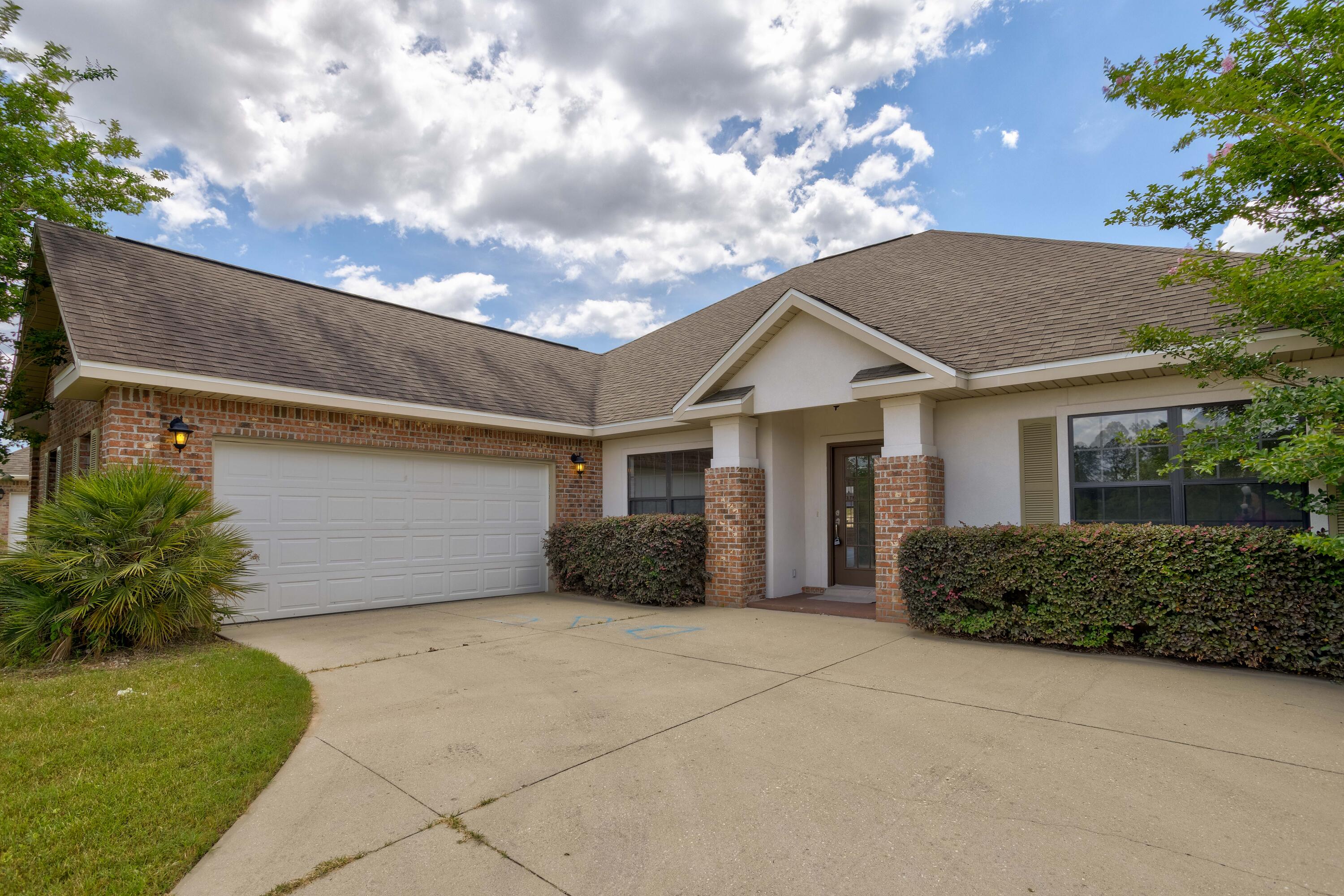 LAKERIDGE EST - Residential